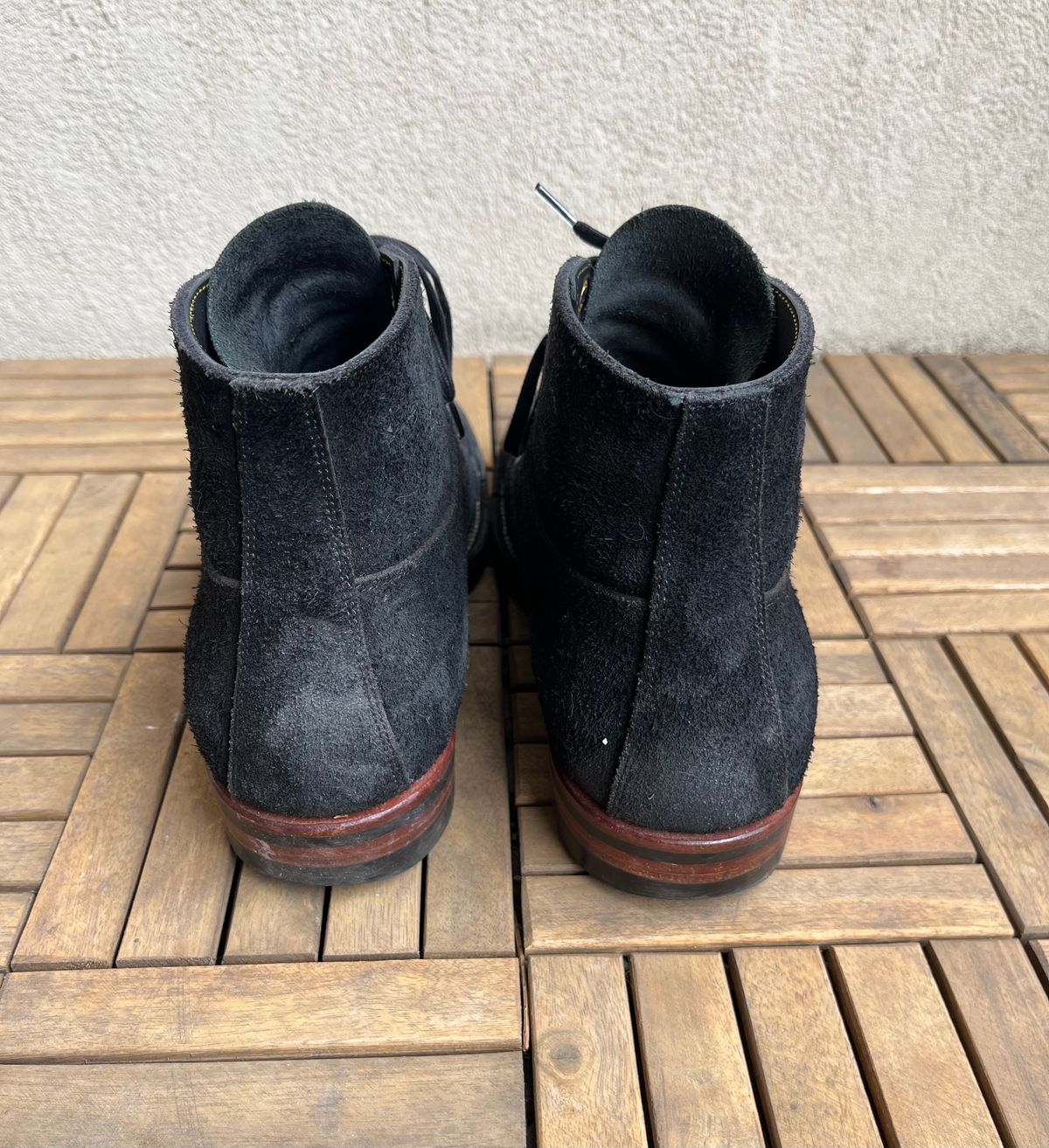 Photo by DesperadoUnderTheEaves on April 5, 2026 of the Iron Boots x Østmo Type 1 in Seidel Black Oil Tan Roughout.