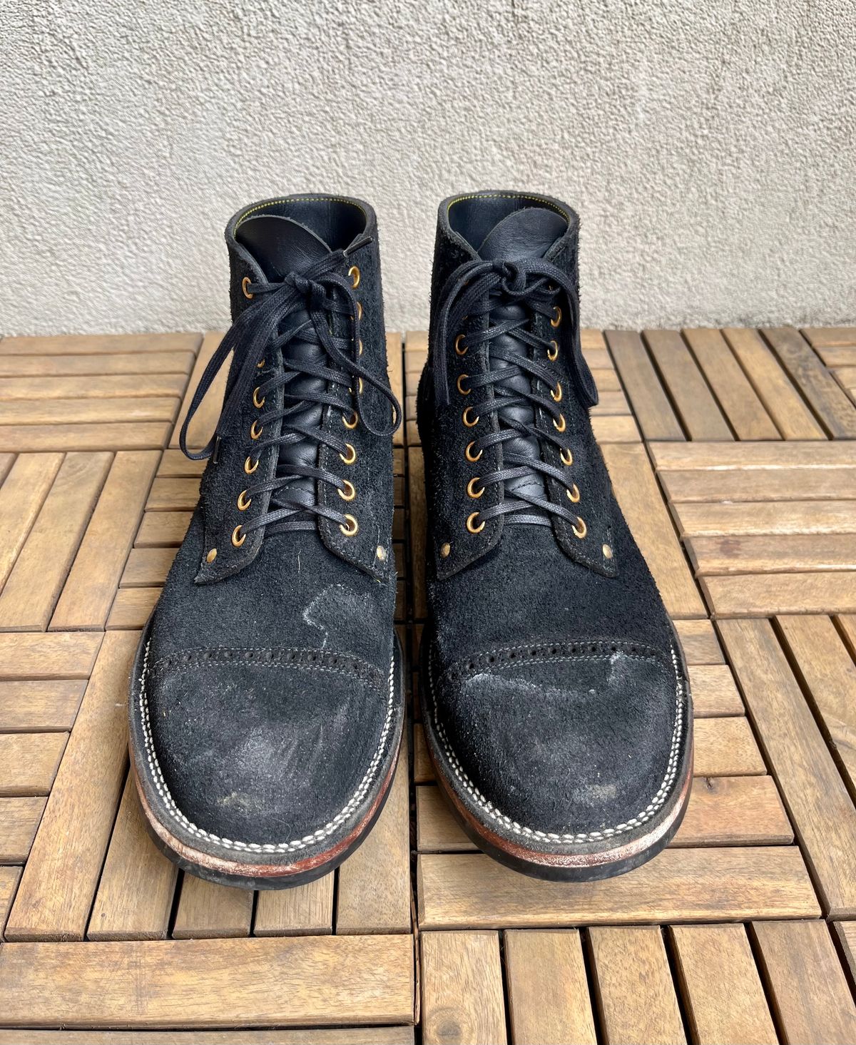 Photo by DesperadoUnderTheEaves on April 5, 2026 of the Iron Boots x Østmo Type 1 in Seidel Black Oil Tan Roughout.
