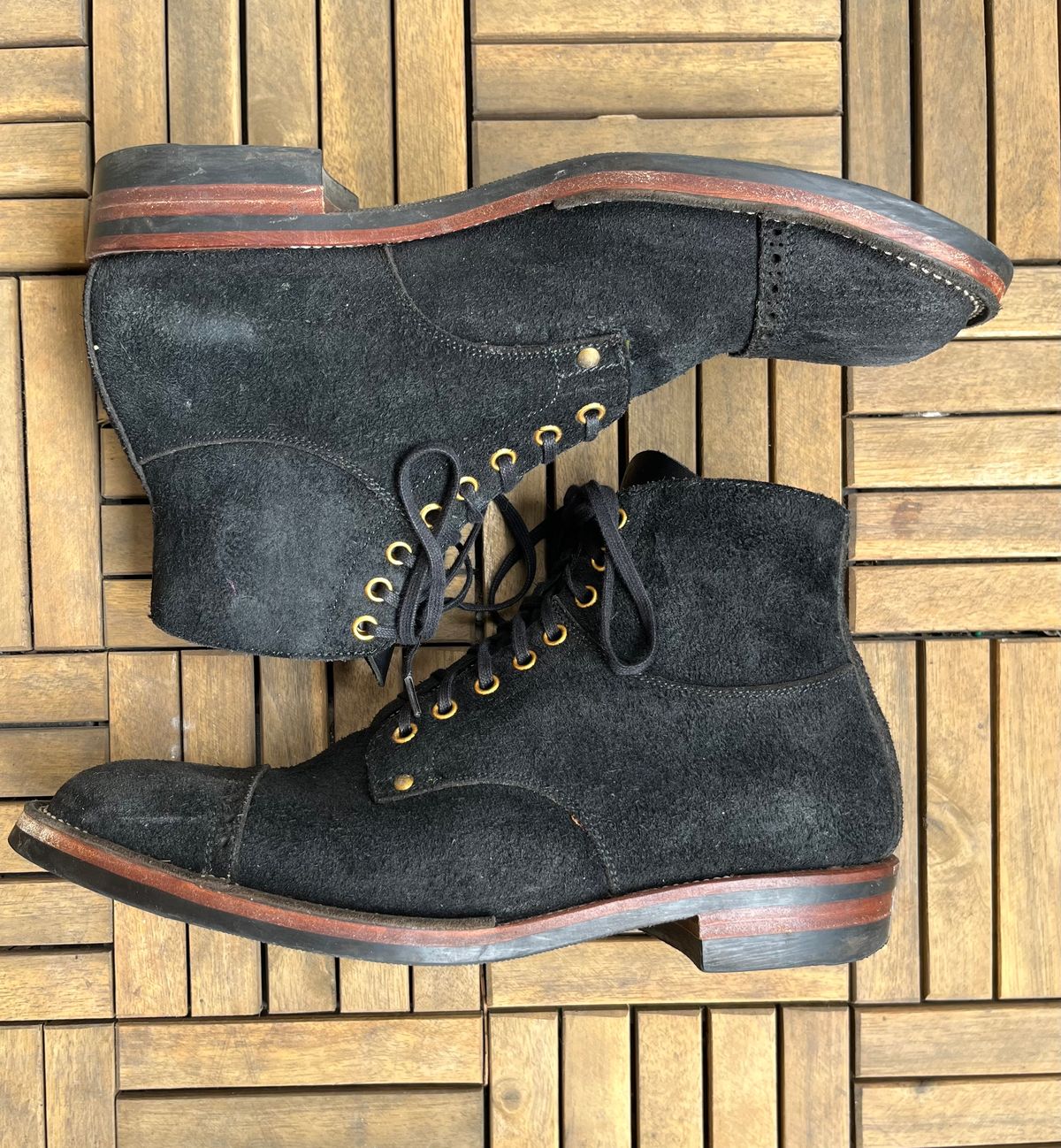 Photo by DesperadoUnderTheEaves on April 5, 2026 of the Iron Boots x Østmo Type 1 in Seidel Black Oil Tan Roughout.
