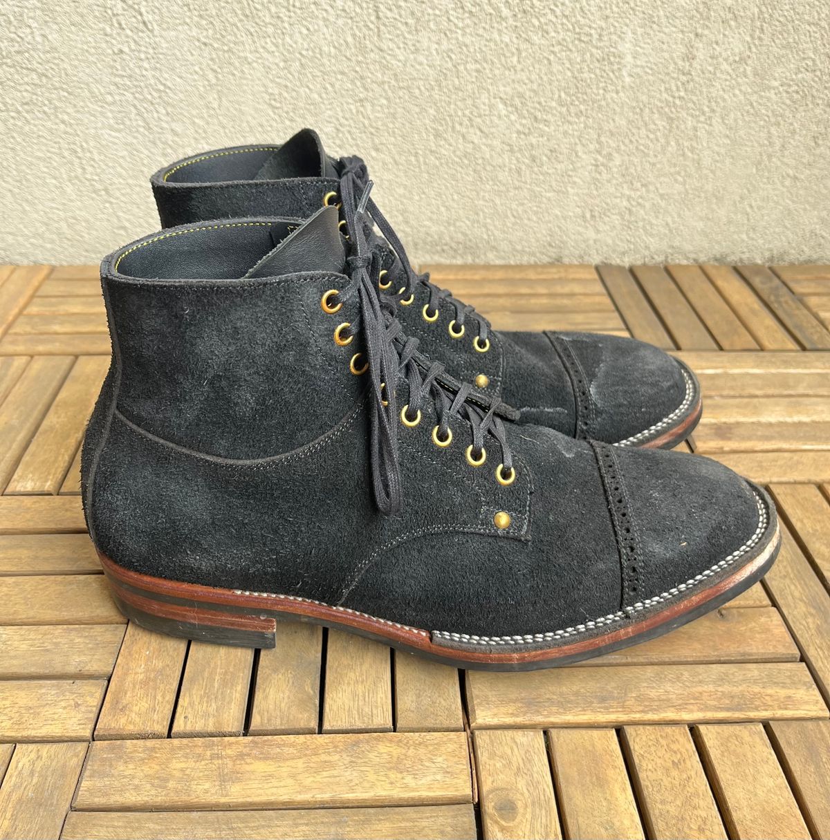 Photo by DesperadoUnderTheEaves on April 5, 2026 of the Iron Boots x Østmo Type 1 in Seidel Black Oil Tan Roughout.