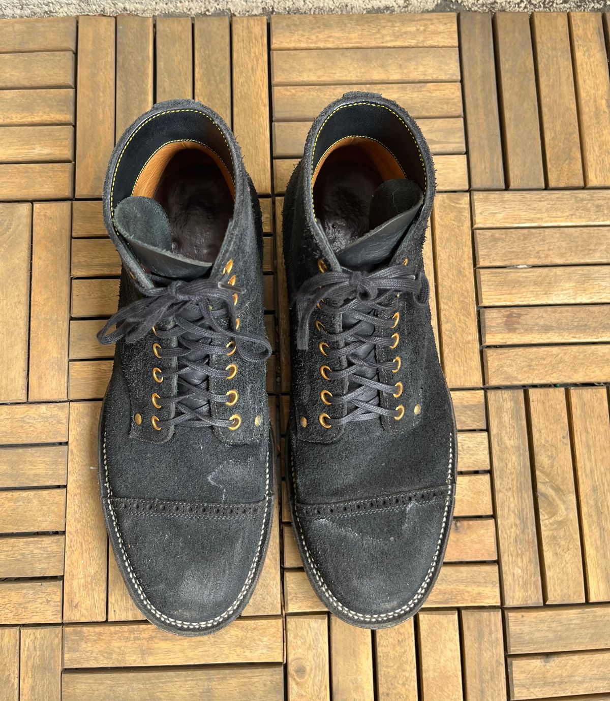 Photo by DesperadoUnderTheEaves on April 5, 2026 of the Iron Boots x Østmo Type 1 in Seidel Black Oil Tan Roughout.