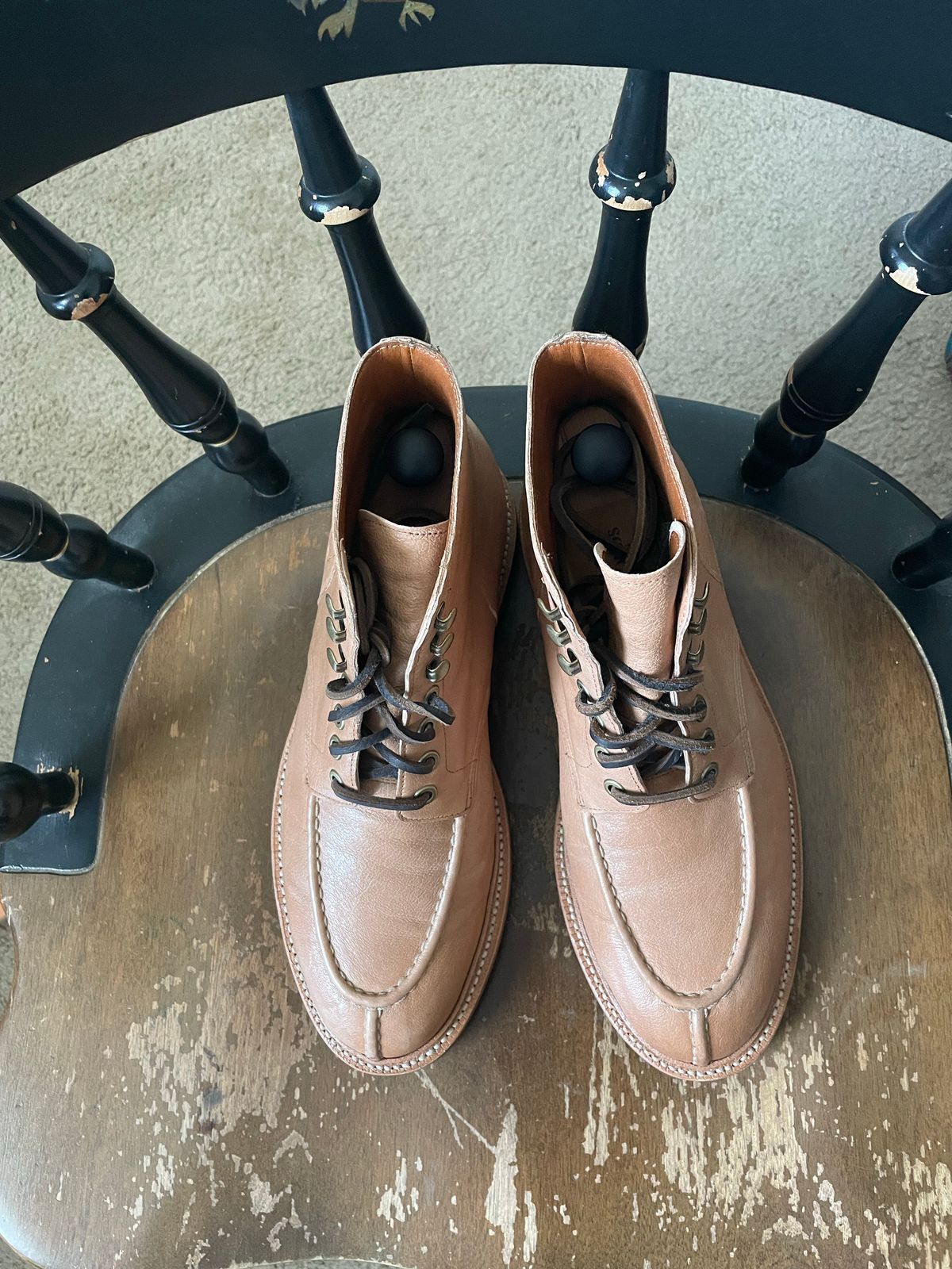 Photo by QuietRyter on October 1, 2022 of the Grant Stone Ottawa Boot in Incas Natural Kangaroo.