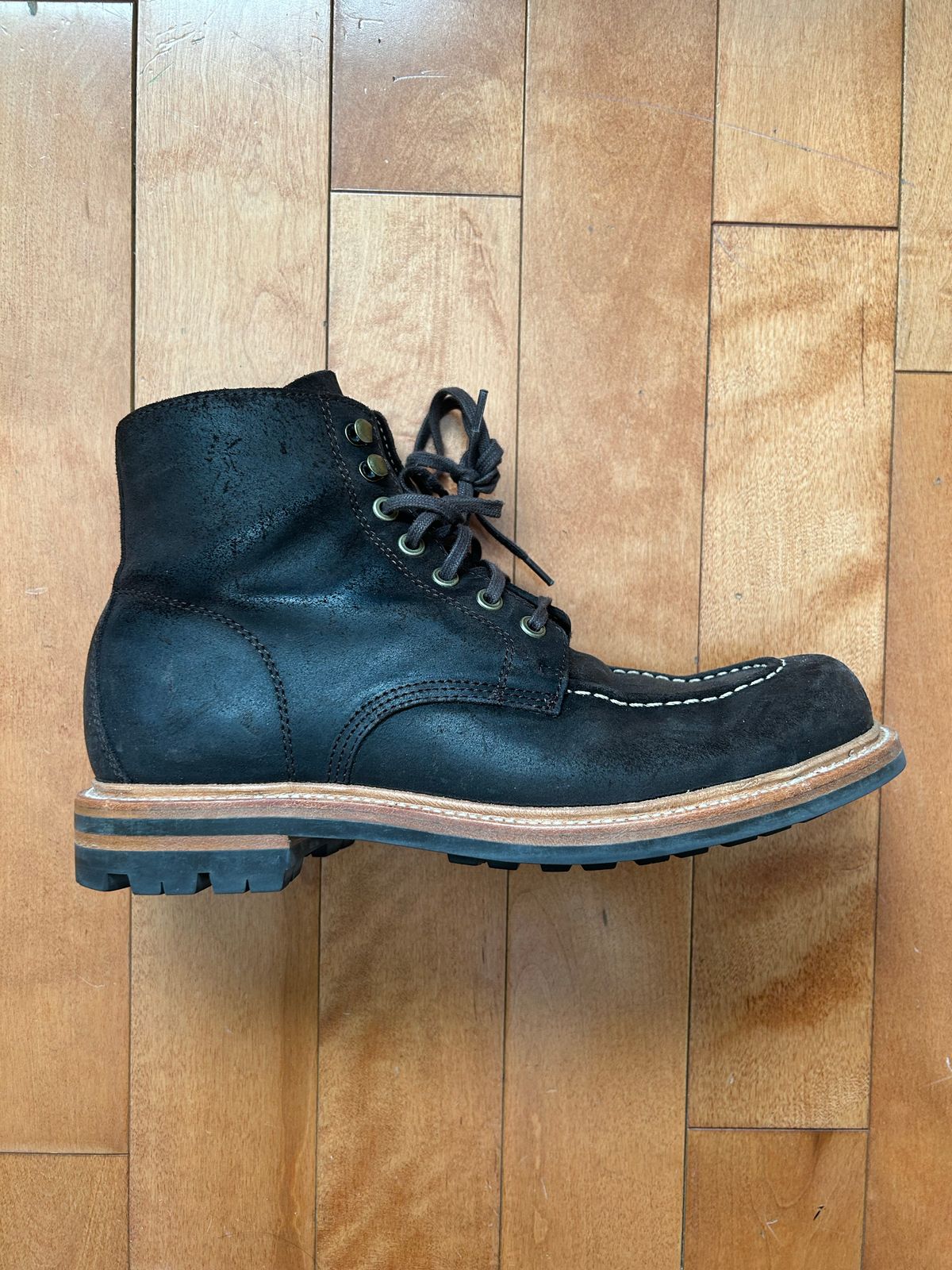 Photo by Paul_East on December 4, 2022 of the Grant Stone Brass Boot in C.F. Stead Earth Waxy Commander Suede.