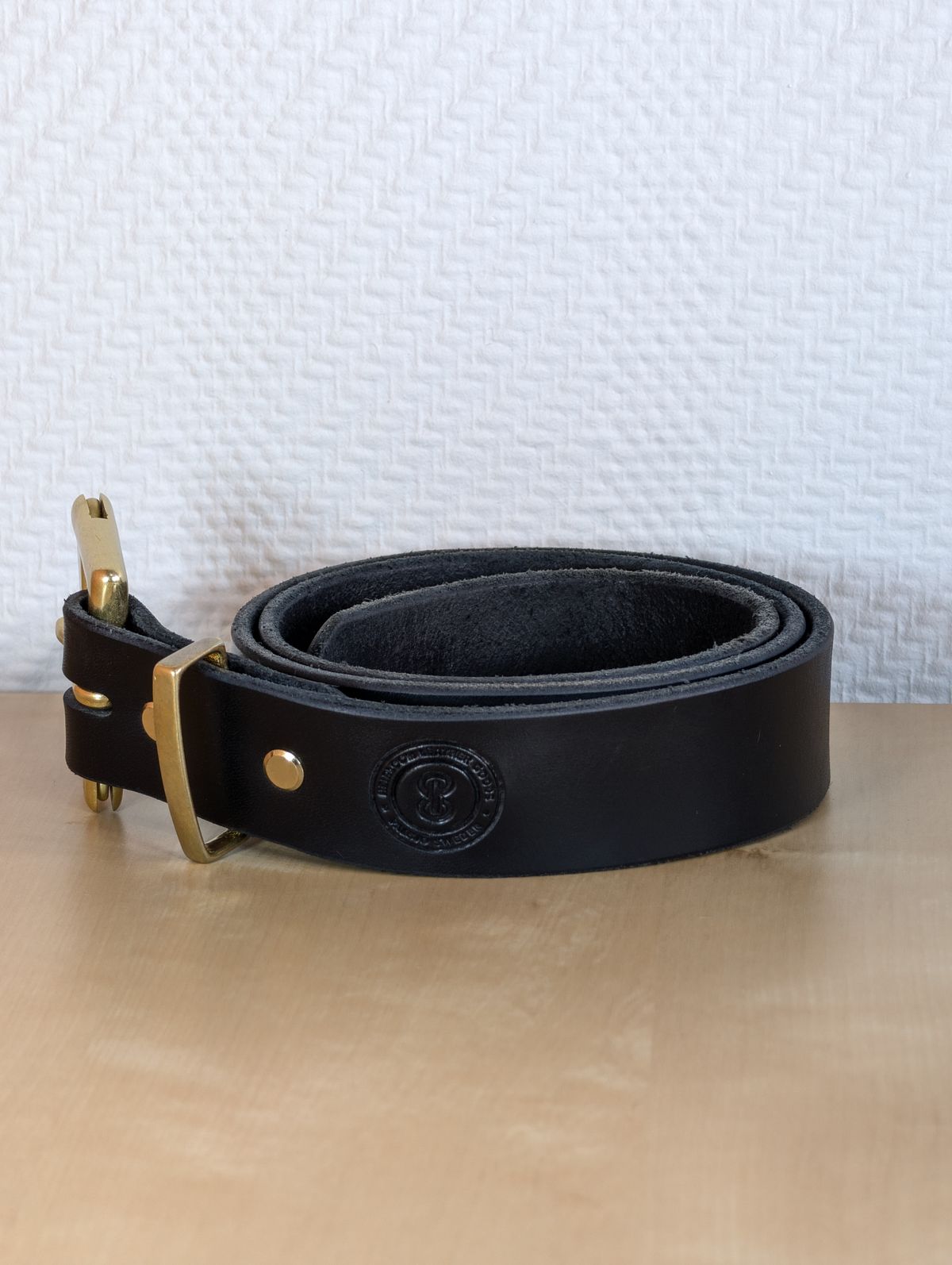 Photo by Rieslingspaschteit on October 31, 2025 of the Palsjö Sweden Fireman's Quick Release Leather Belt Black in Tärnsjö Garveri 10 oz. vegetable-tanned leather.