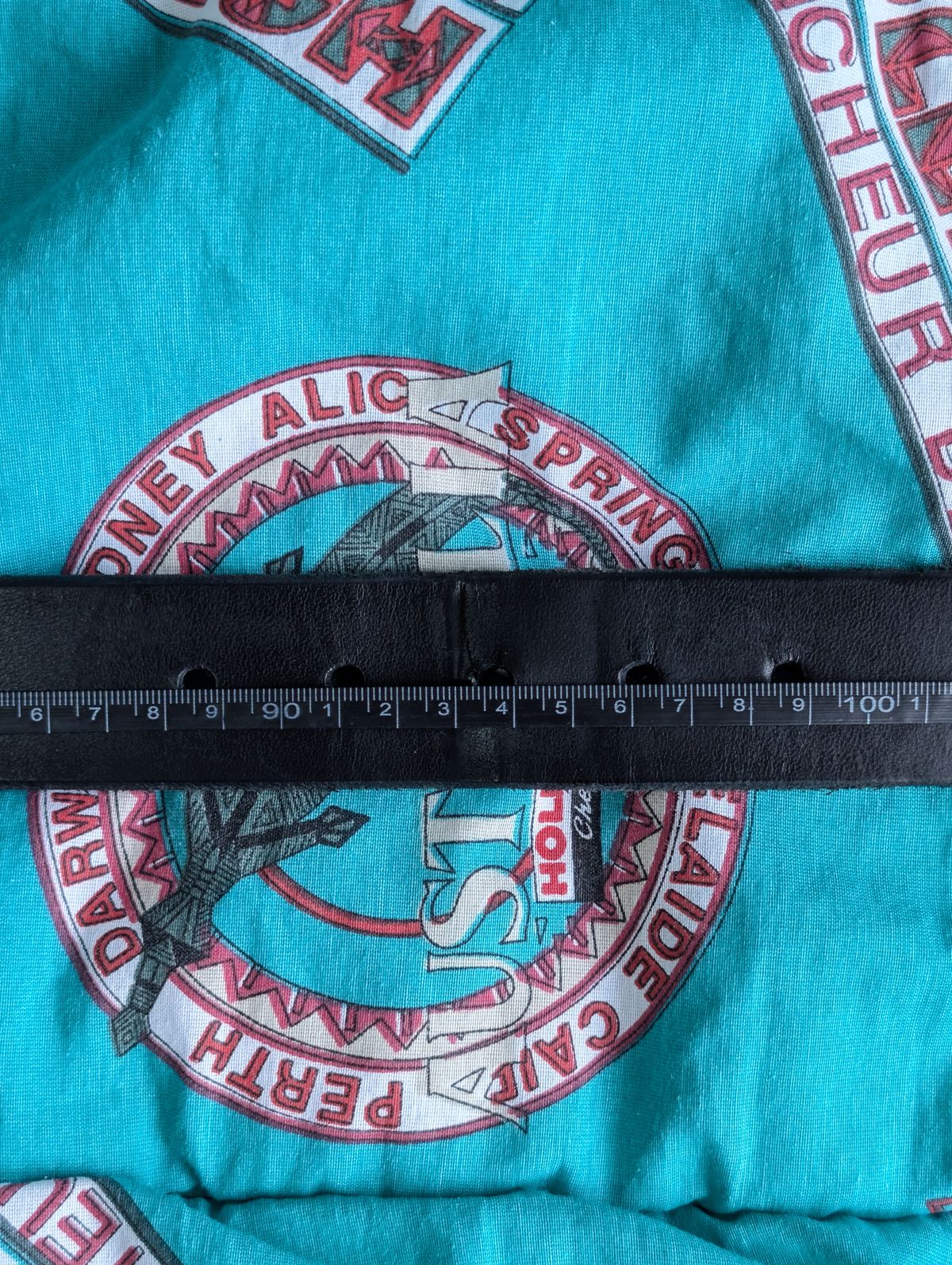 Photo by Rieslingspaschteit on October 31, 2025 of the Palsjö Sweden Fireman's Quick Release Leather Belt Black in Tärnsjö Garveri 10 oz. vegetable-tanned leather.