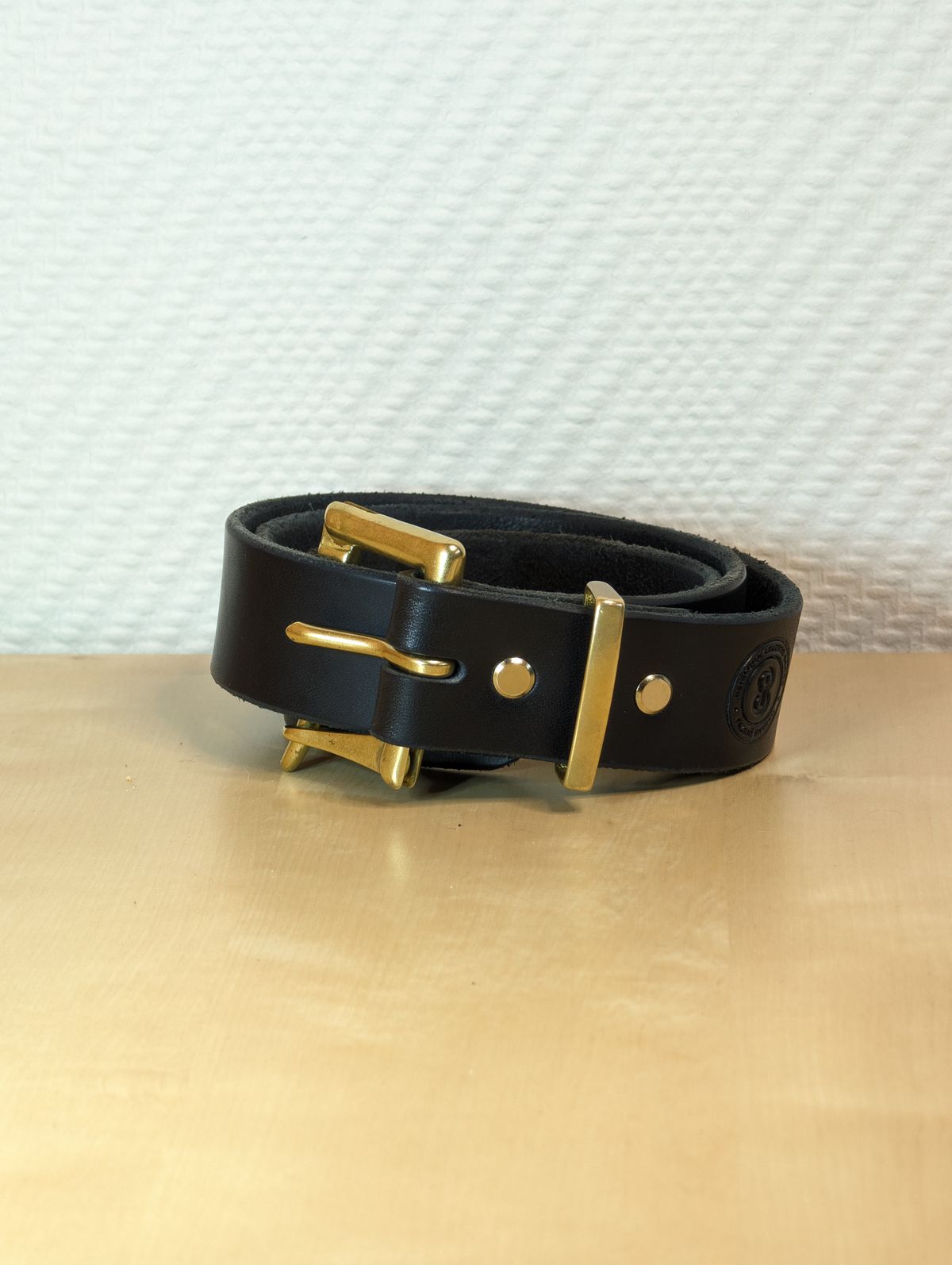 Photo by Rieslingspaschteit on January 1, 2026 of the Palsjö Sweden Fireman's Quick Release Leather Belt Black in Tärnsjö Garveri 10 oz. vegetable-tanned leather.