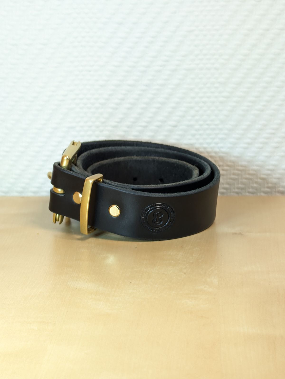 Photo by Rieslingspaschteit on January 1, 2026 of the Palsjö Sweden Fireman's Quick Release Leather Belt Black in Tärnsjö Garveri 10 oz. vegetable-tanned leather.