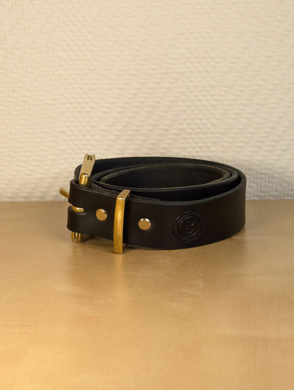 Photo by Rieslingspaschteit on January 31, 2026 of the Palsjö Sweden Fireman's Quick Release Leather Belt Black in Tärnsjö Garveri 10 oz. vegetable-tanned leather.