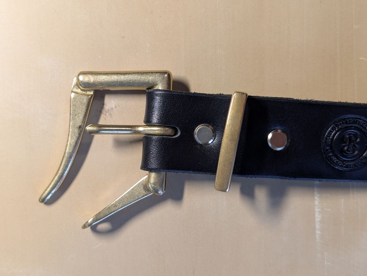 Photo by Rieslingspaschteit on January 31, 2026 of the Palsjö Sweden Fireman's Quick Release Leather Belt Black in Tärnsjö Garveri 10 oz. vegetable-tanned leather.