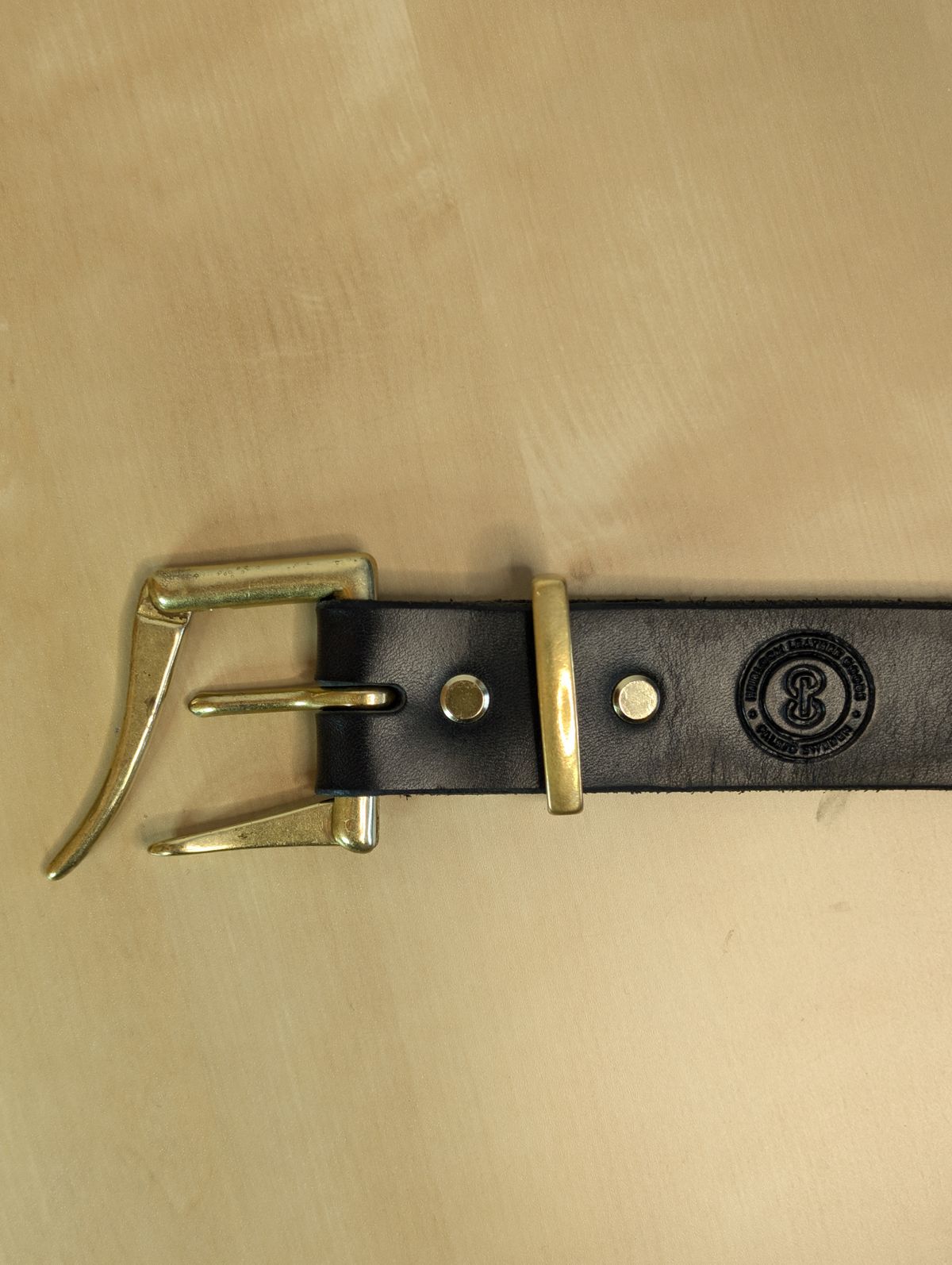 Photo by Rieslingspaschteit on March 1, 2026 of the Palsjö Sweden Fireman's Quick Release Leather Belt Black in Tärnsjö Garveri 10 oz. vegetable-tanned leather.