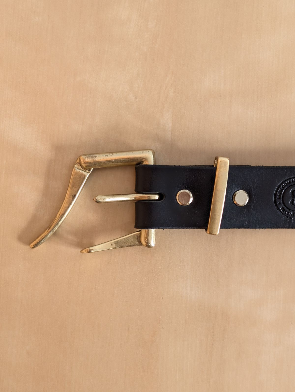 Photo by Rieslingspaschteit on April 1, 2026 of the Palsjö Sweden Fireman's Quick Release Leather Belt Black in Tärnsjö Garveri 10 oz. vegetable-tanned leather.