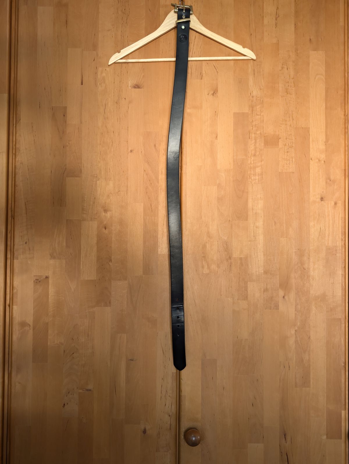 Photo by Rieslingspaschteit on April 1, 2026 of the Palsjö Sweden Fireman's Quick Release Leather Belt Black in Tärnsjö Garveri 10 oz. vegetable-tanned leather.