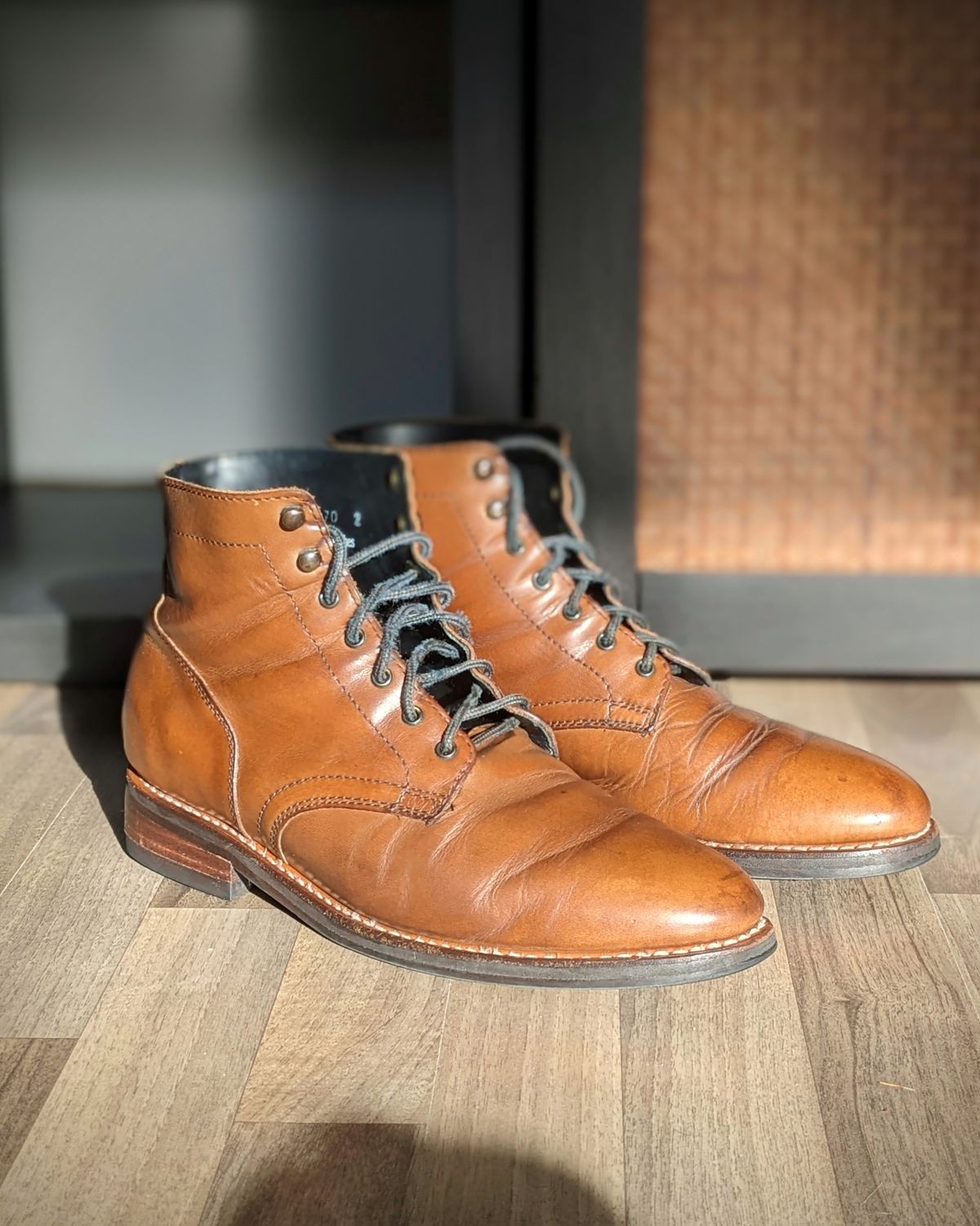 Photo by Rieslingspaschteit on November 19, 2023 of the Thursday President in Horween Natural Chromexcel.