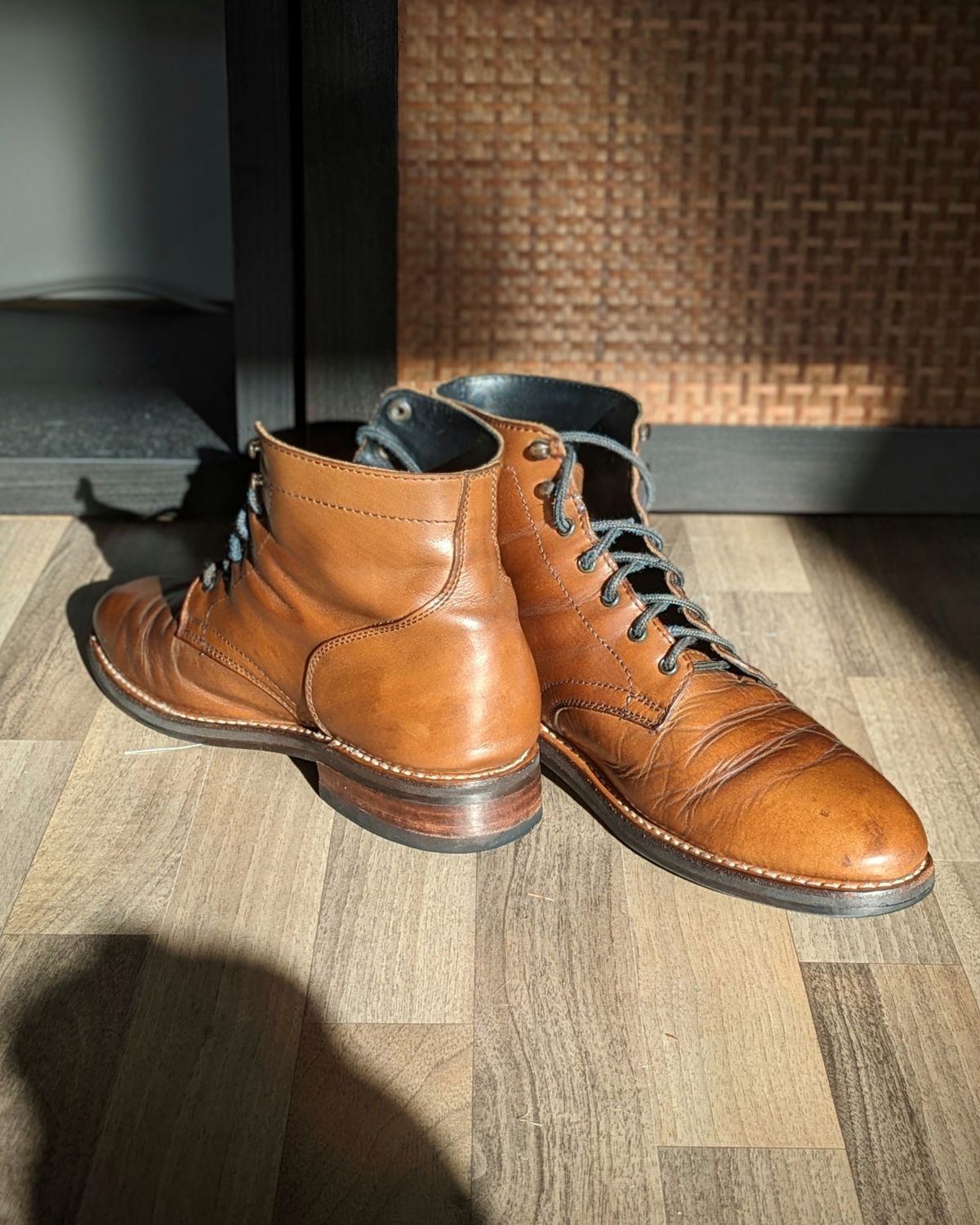 Photo by Rieslingspaschteit on November 19, 2023 of the Thursday President in Horween Natural Chromexcel.