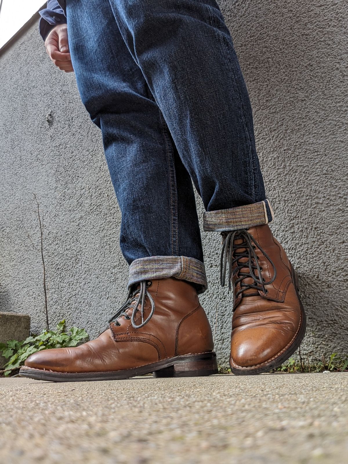 Photo by Rieslingspaschteit on April 8, 2024 of the Thursday President in Horween Natural Chromexcel.