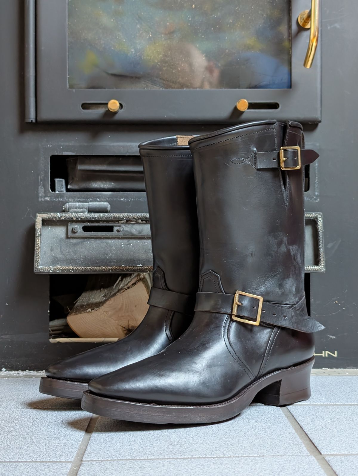 Photo by Rieslingspaschteit on September 6, 2025 of the Bright Shoemakers Vulture (Extraordinaire) in Horween Black Chromexcel.