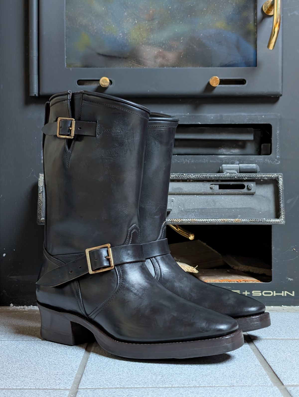 Photo by Rieslingspaschteit on September 6, 2025 of the Bright Shoemakers Vulture (Extraordinaire) in Horween Black Chromexcel.