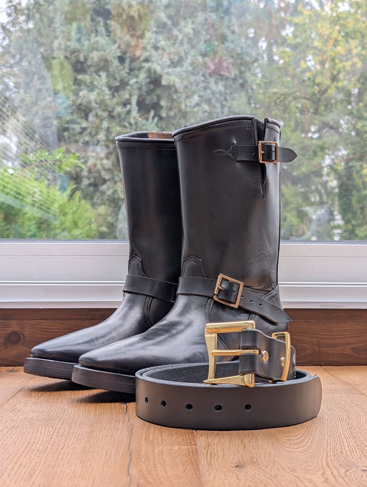 Photo by Rieslingspaschteit on October 1, 2025 of the Bright Shoemakers Vulture (Extraordinaire) in Horween Black Chromexcel.