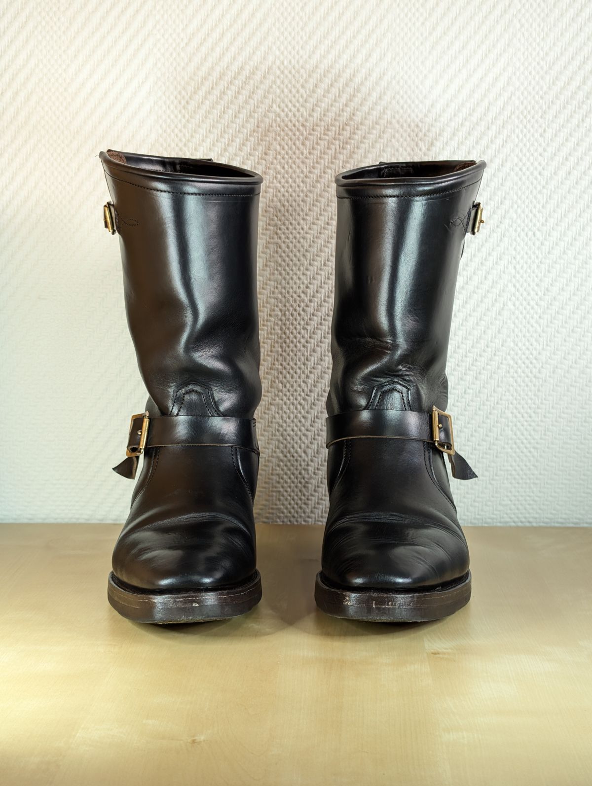 Photo by Rieslingspaschteit on October 31, 2025 of the Bright Shoemakers Vulture (Extraordinaire) in Horween Black Chromexcel.