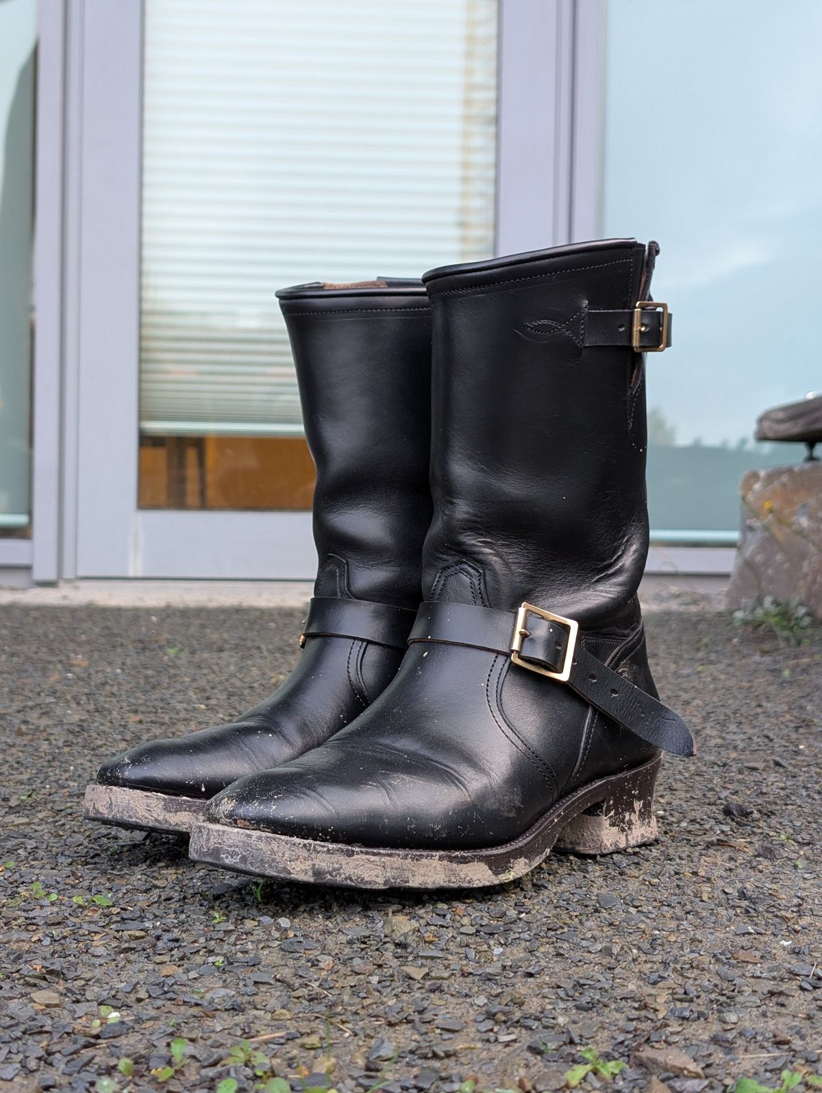 Photo by Rieslingspaschteit on November 2, 2025 of the Bright Shoemakers Vulture (Extraordinaire) in Horween Black Chromexcel.