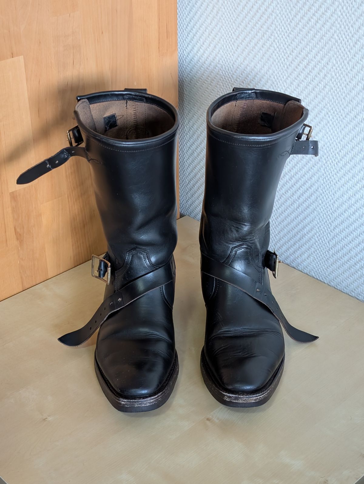 Photo by Rieslingspaschteit on January 17, 2026 of the Bright Shoemakers Vulture (Extraordinaire) in Horween Black Chromexcel.