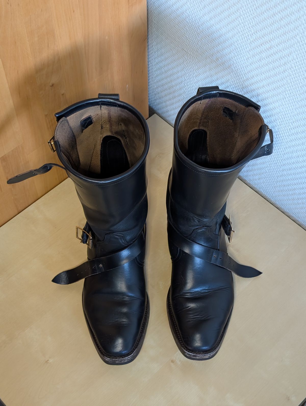 Photo by Rieslingspaschteit on January 17, 2026 of the Bright Shoemakers Vulture (Extraordinaire) in Horween Black Chromexcel.