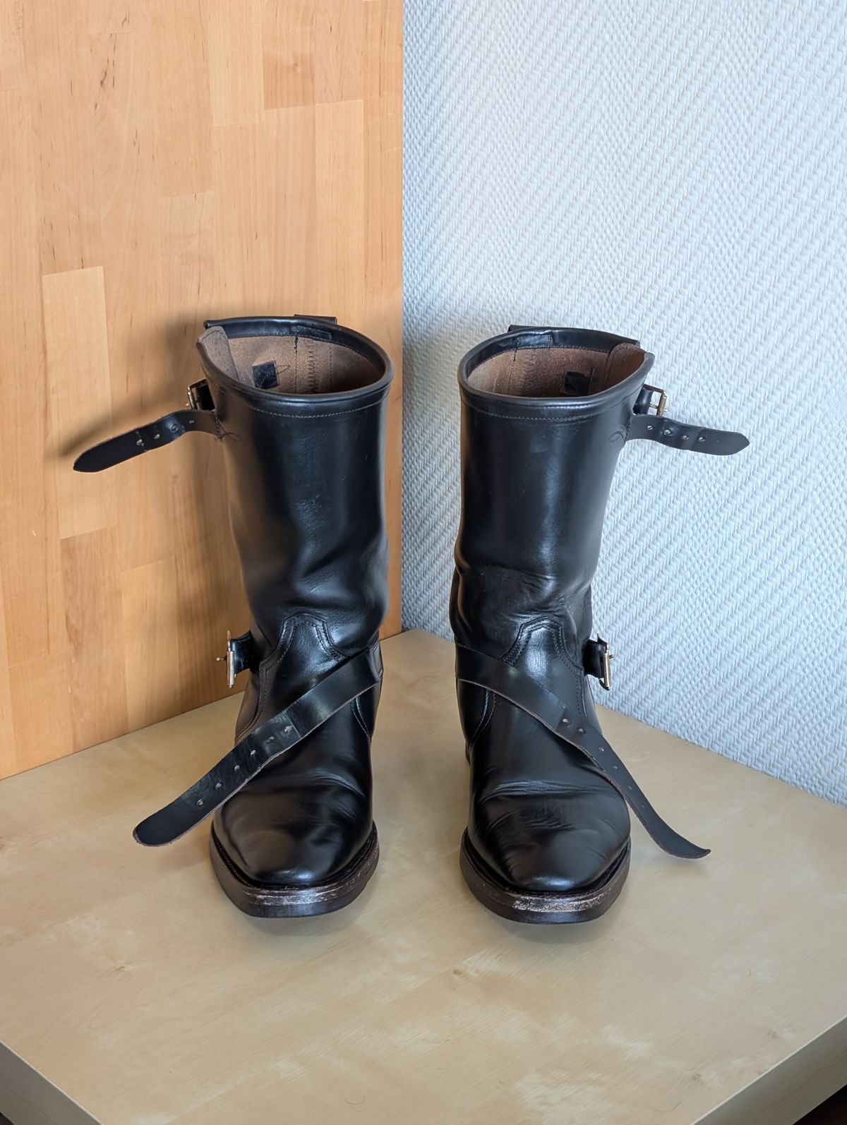 Photo by Rieslingspaschteit on January 17, 2026 of the Bright Shoemakers Vulture (Extraordinaire) in Horween Black Chromexcel.