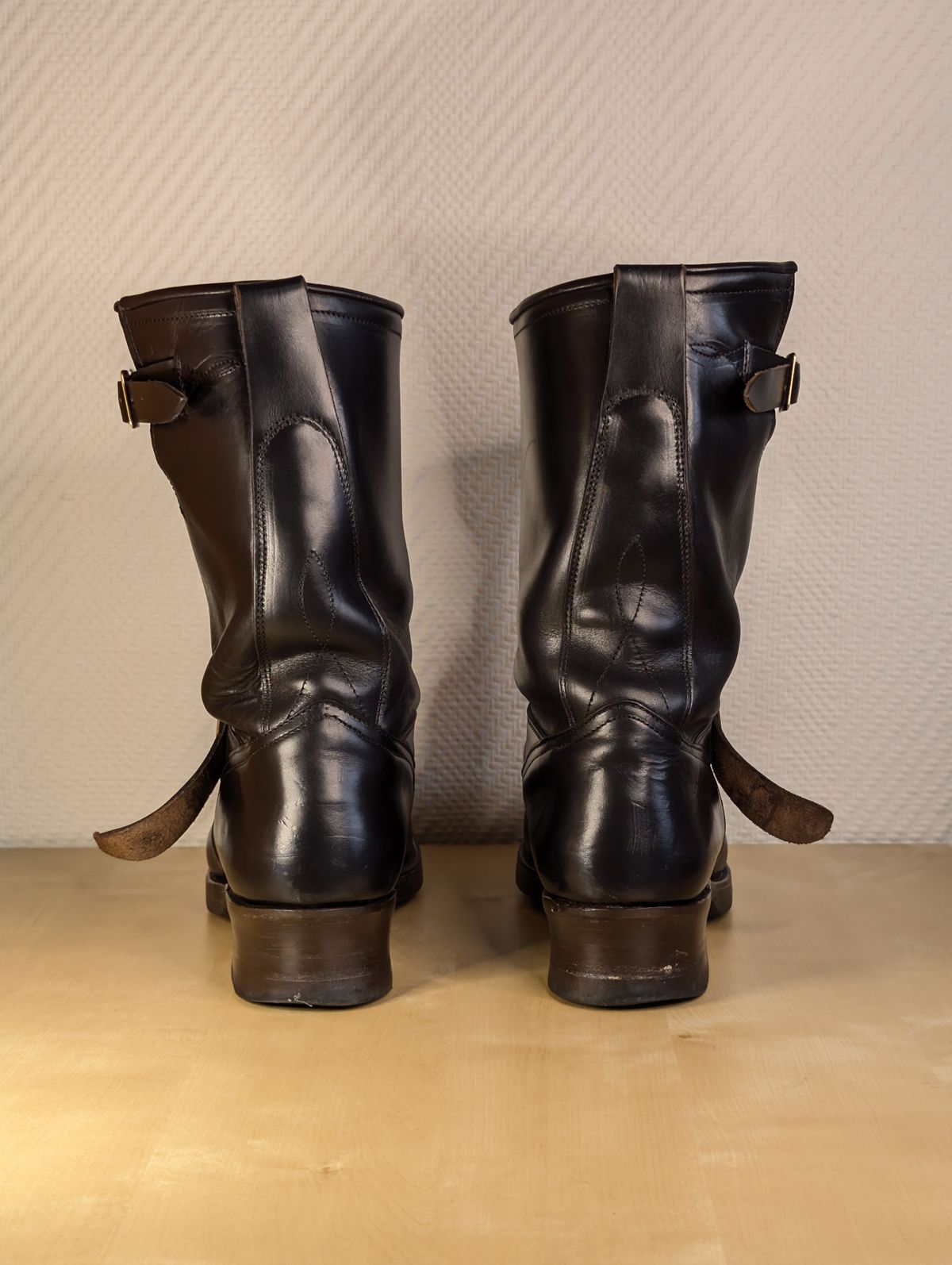 Photo by Rieslingspaschteit on January 31, 2026 of the Bright Shoemakers Vulture (Extraordinaire) in Horween Black Chromexcel.