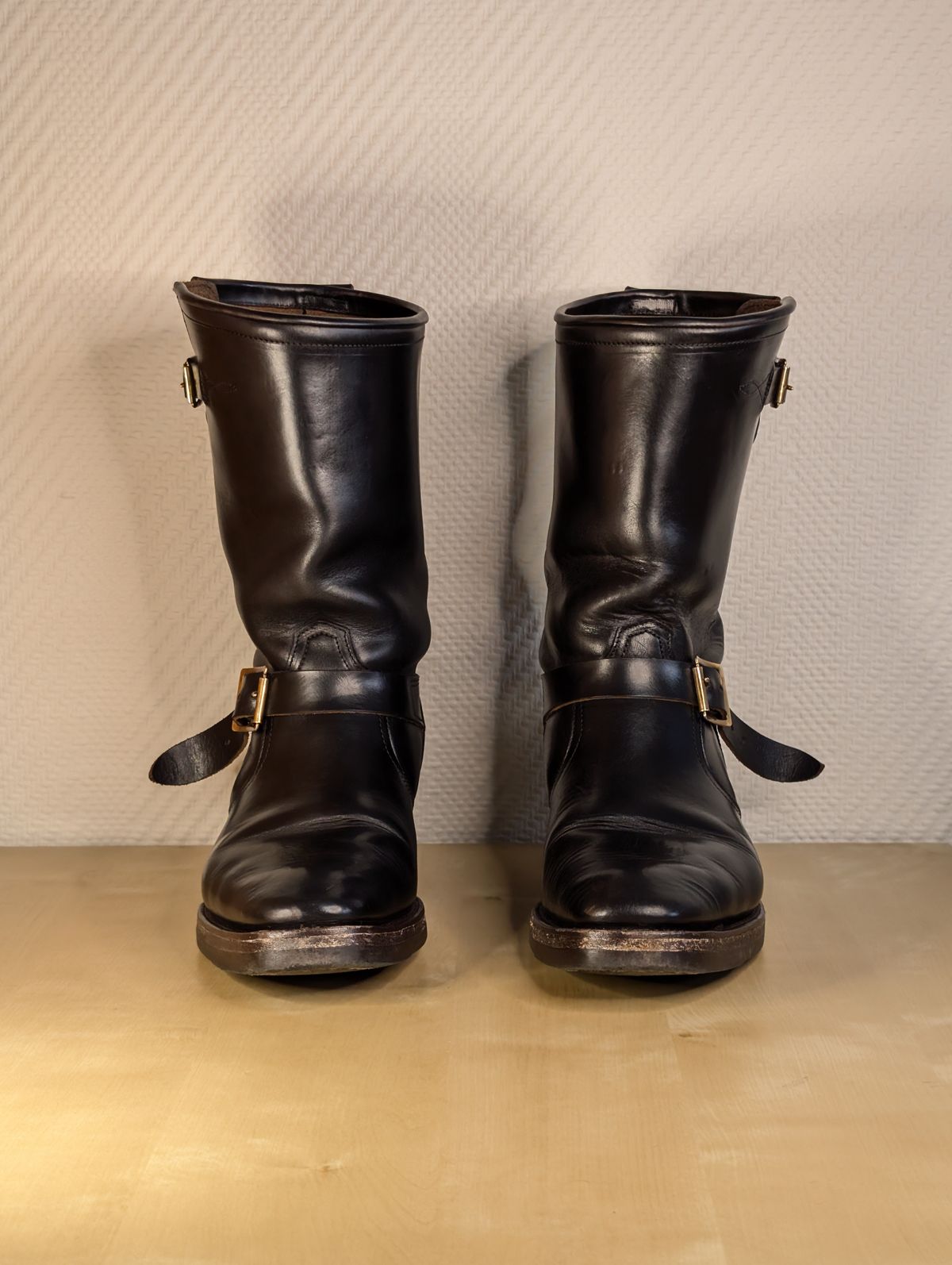 Photo by Rieslingspaschteit on January 31, 2026 of the Bright Shoemakers Vulture (Extraordinaire) in Horween Black Chromexcel.