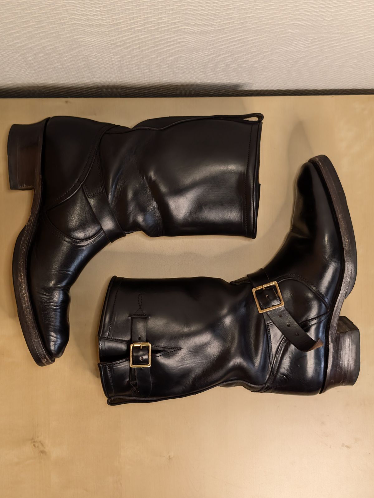 Photo by Rieslingspaschteit on January 31, 2026 of the Bright Shoemakers Vulture (Extraordinaire) in Horween Black Chromexcel.