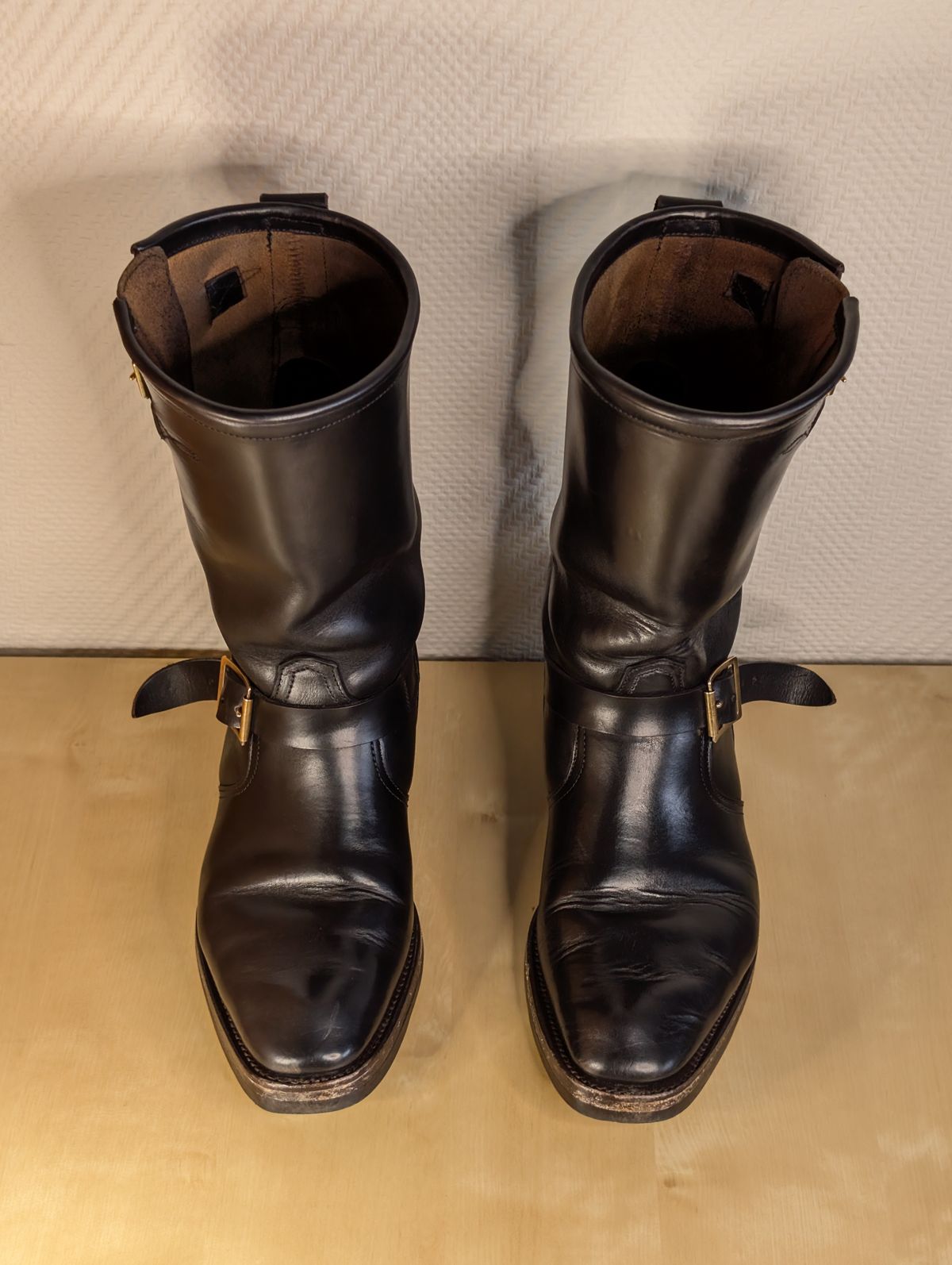 Photo by Rieslingspaschteit on January 31, 2026 of the Bright Shoemakers Vulture (Extraordinaire) in Horween Black Chromexcel.