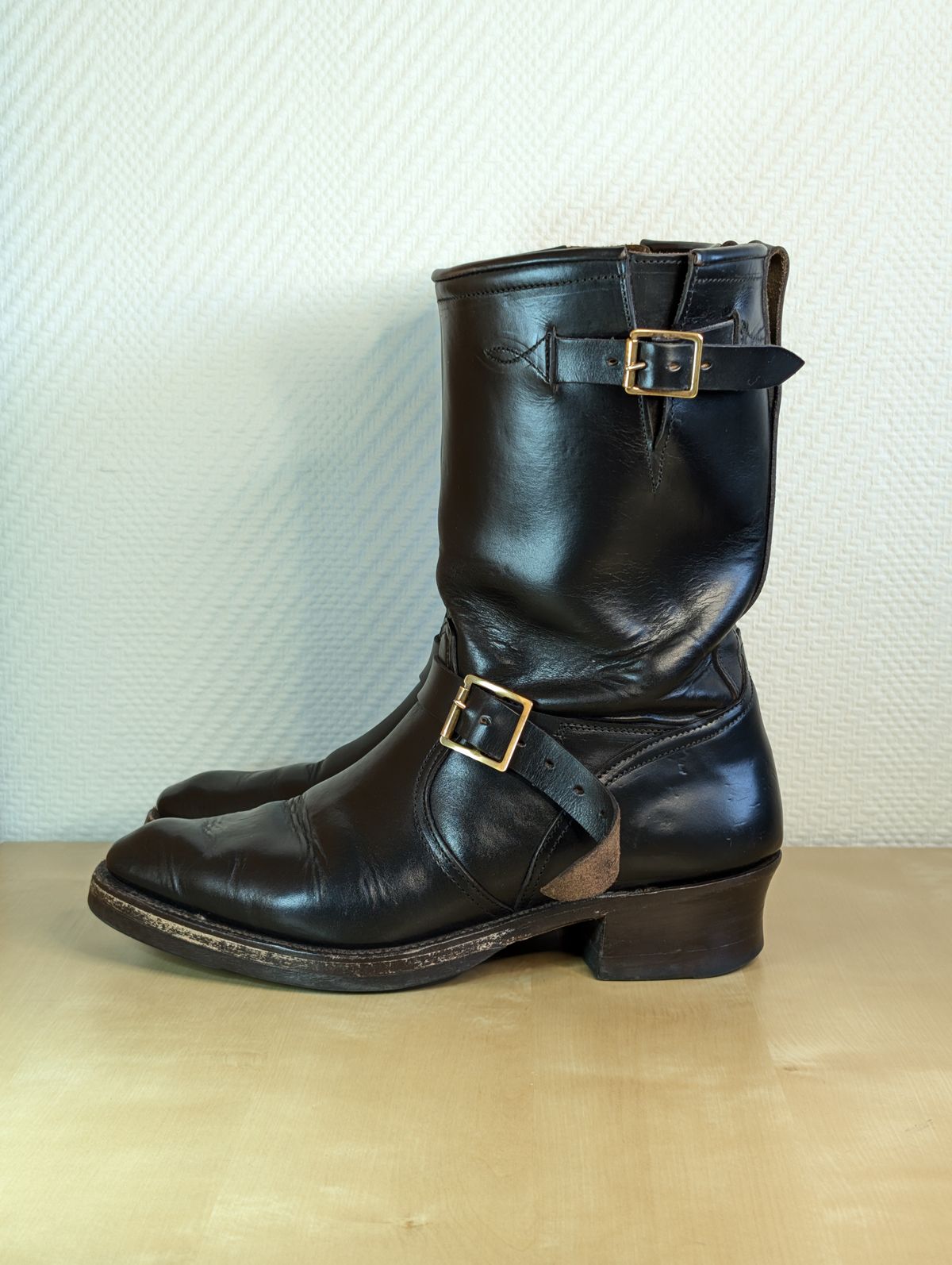 Photo by Rieslingspaschteit on March 1, 2026 of the Bright Shoemakers Vulture (Extraordinaire) in Horween Black Chromexcel.