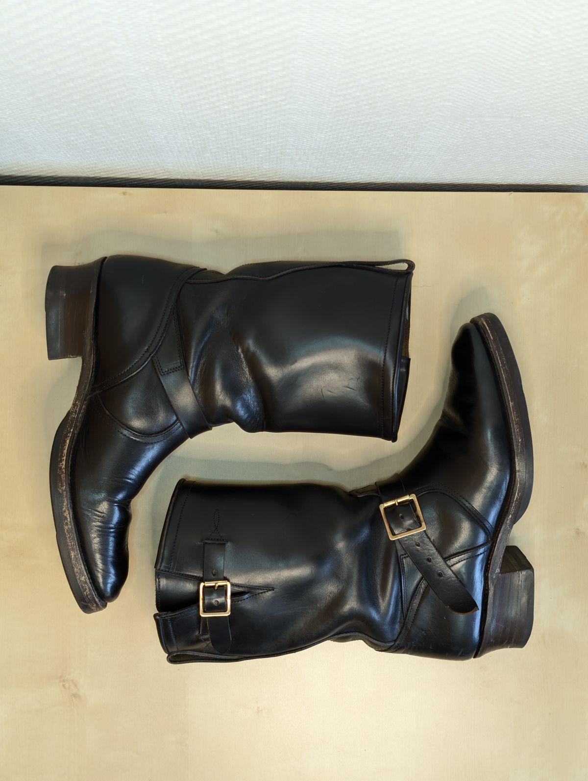 Photo by Rieslingspaschteit on March 1, 2026 of the Bright Shoemakers Vulture (Extraordinaire) in Horween Black Chromexcel.