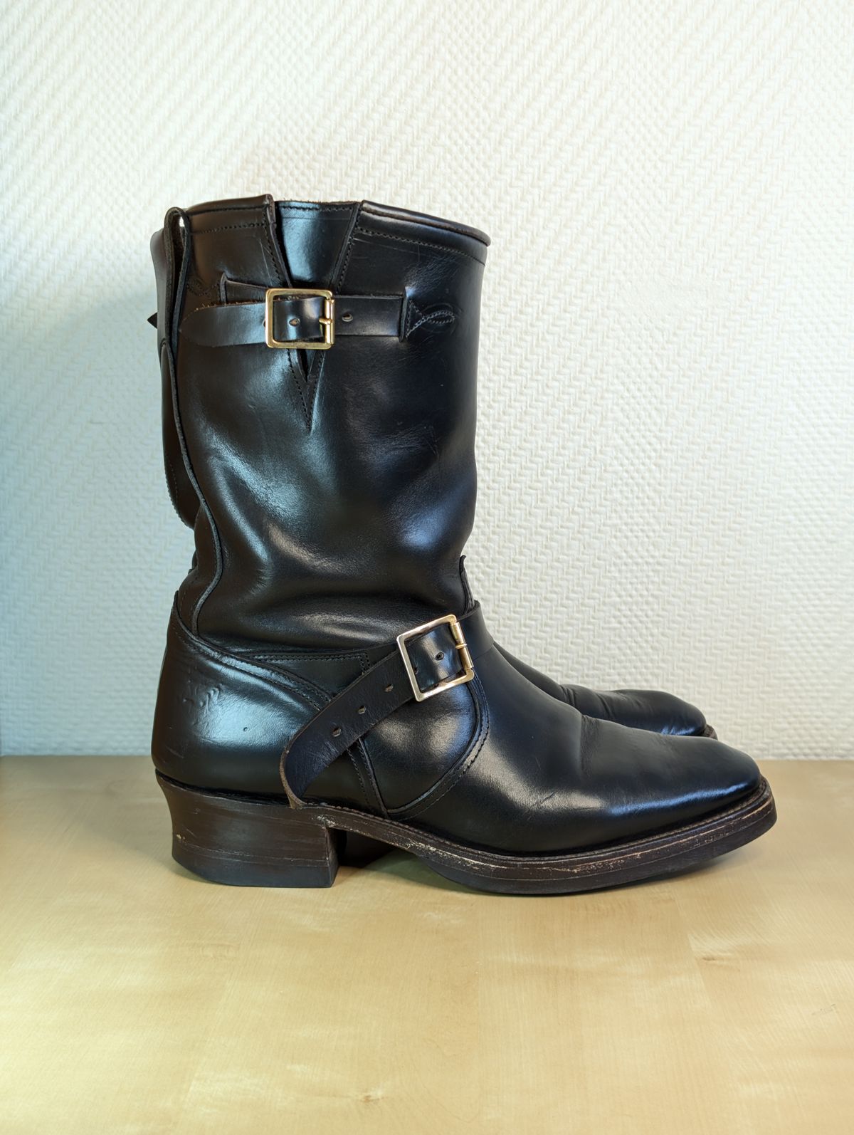 Photo by Rieslingspaschteit on March 1, 2026 of the Bright Shoemakers Vulture (Extraordinaire) in Horween Black Chromexcel.