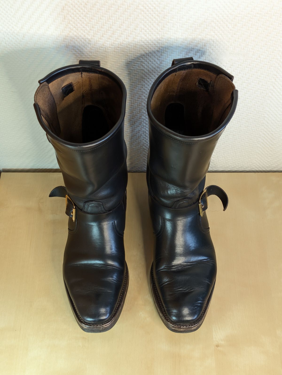 Photo by Rieslingspaschteit on March 1, 2026 of the Bright Shoemakers Vulture (Extraordinaire) in Horween Black Chromexcel.