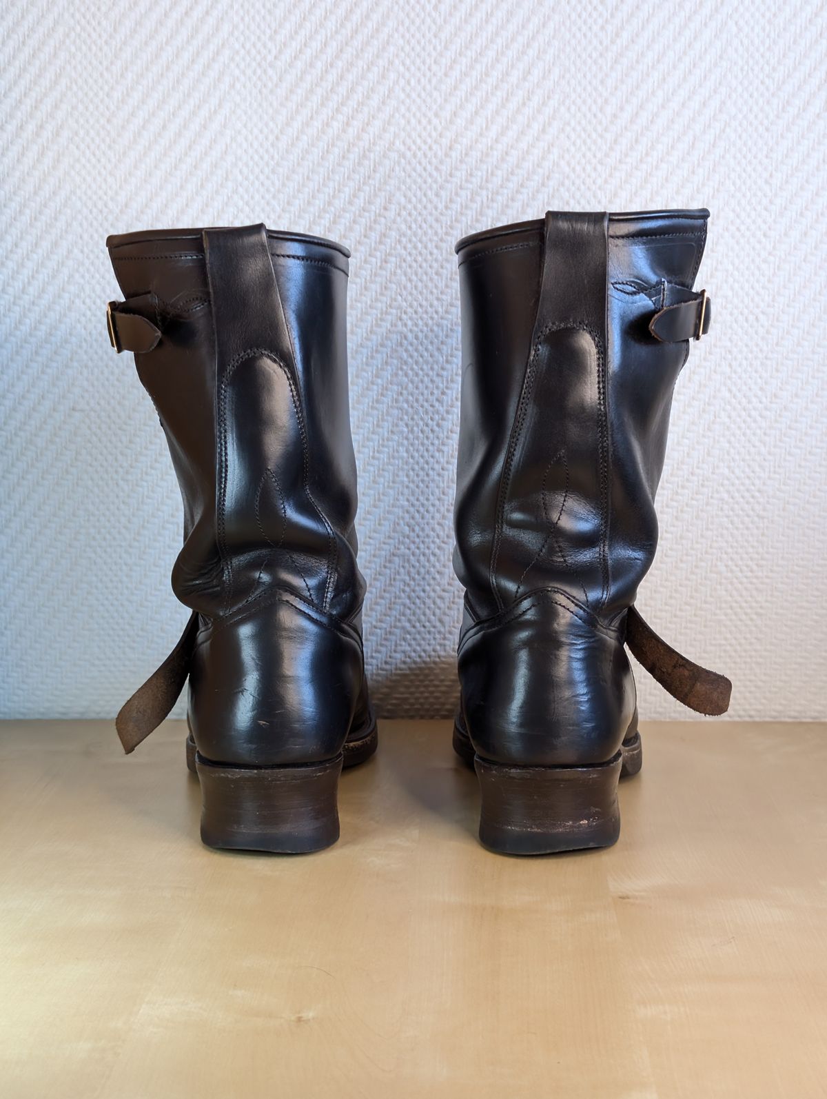 Photo by Rieslingspaschteit on April 1, 2026 of the Bright Shoemakers Vulture (Extraordinaire) in Horween Black Chromexcel.