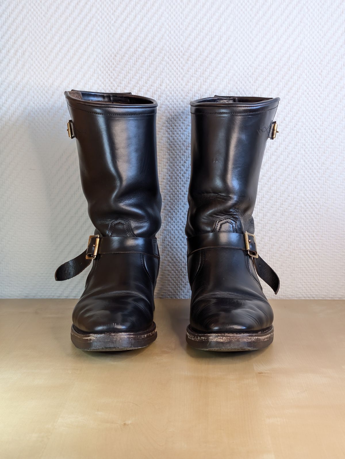 Photo by Rieslingspaschteit on April 1, 2026 of the Bright Shoemakers Vulture (Extraordinaire) in Horween Black Chromexcel.