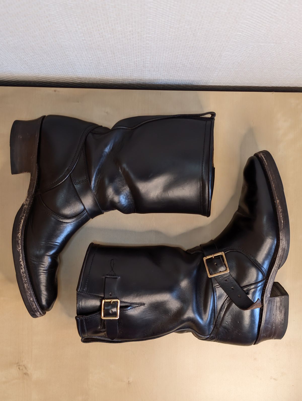 Photo by Rieslingspaschteit on April 1, 2026 of the Bright Shoemakers Vulture (Extraordinaire) in Horween Black Chromexcel.