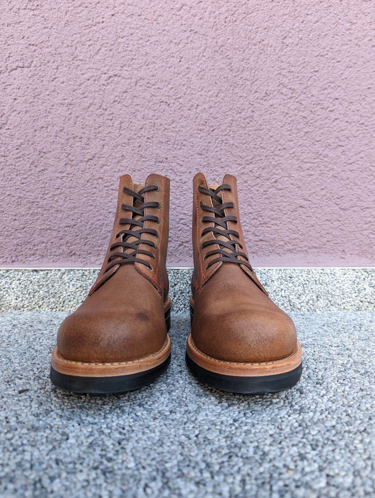 Photo by Rieslingspaschteit on March 7, 2024 of the Urban Shepherd Scout in Waxed Portugese Calfskin.