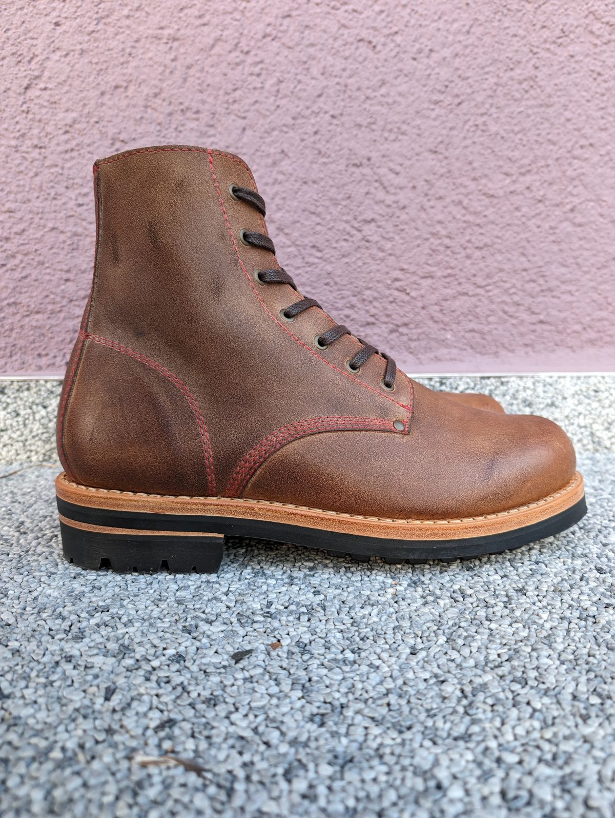 Photo by Rieslingspaschteit on March 7, 2024 of the Urban Shepherd Scout in Waxed Portugese Calfskin.