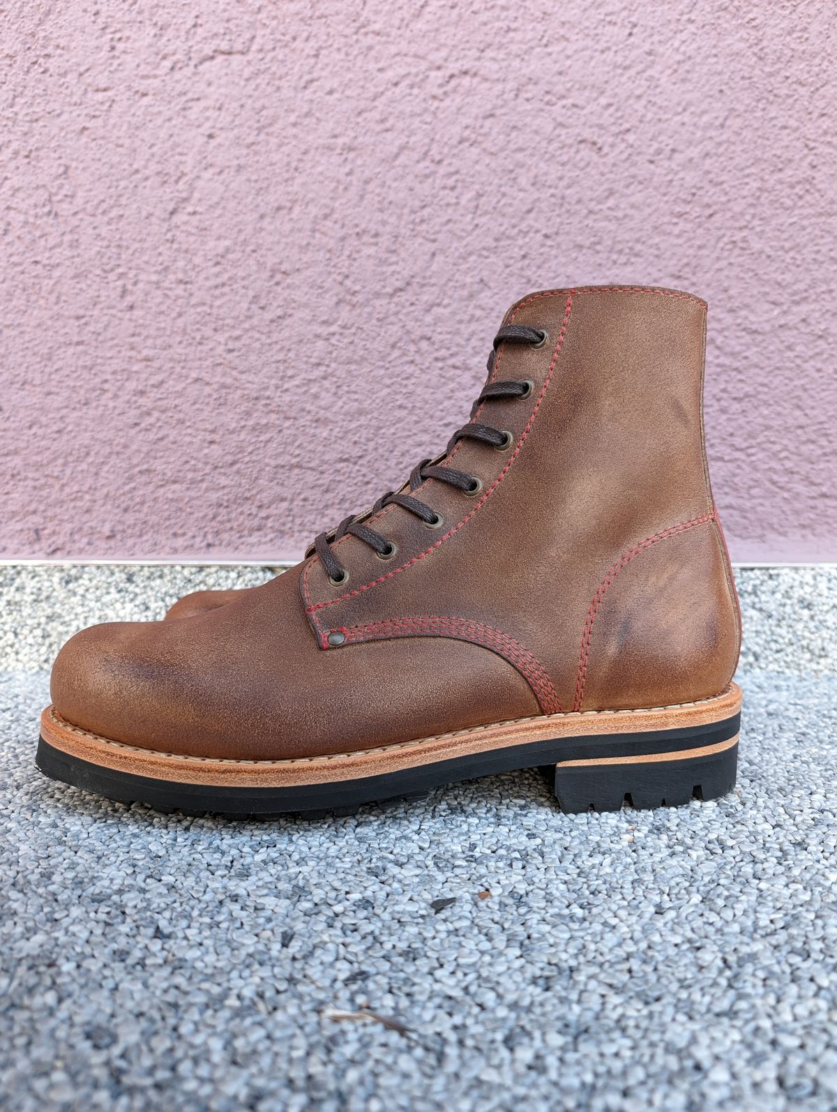 Photo by Rieslingspaschteit on March 7, 2024 of the Urban Shepherd Scout in Waxed Portugese Calfskin.