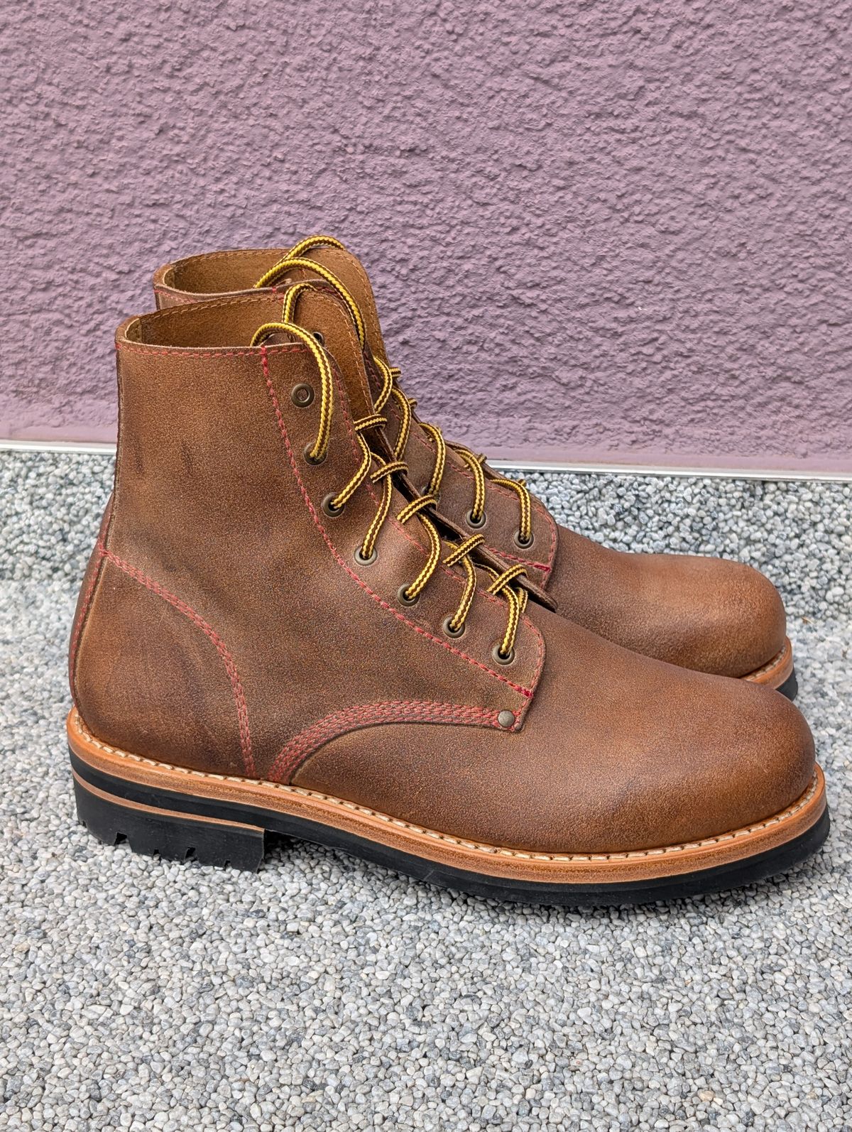 Photo by Rieslingspaschteit on May 22, 2025 of the Urban Shepherd Scout in Waxed Portugese Calfskin.