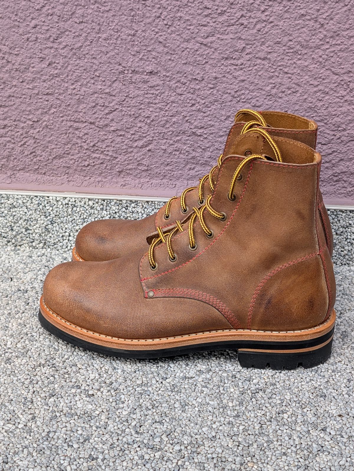 Photo by Rieslingspaschteit on May 22, 2025 of the Urban Shepherd Scout in Waxed Portugese Calfskin.