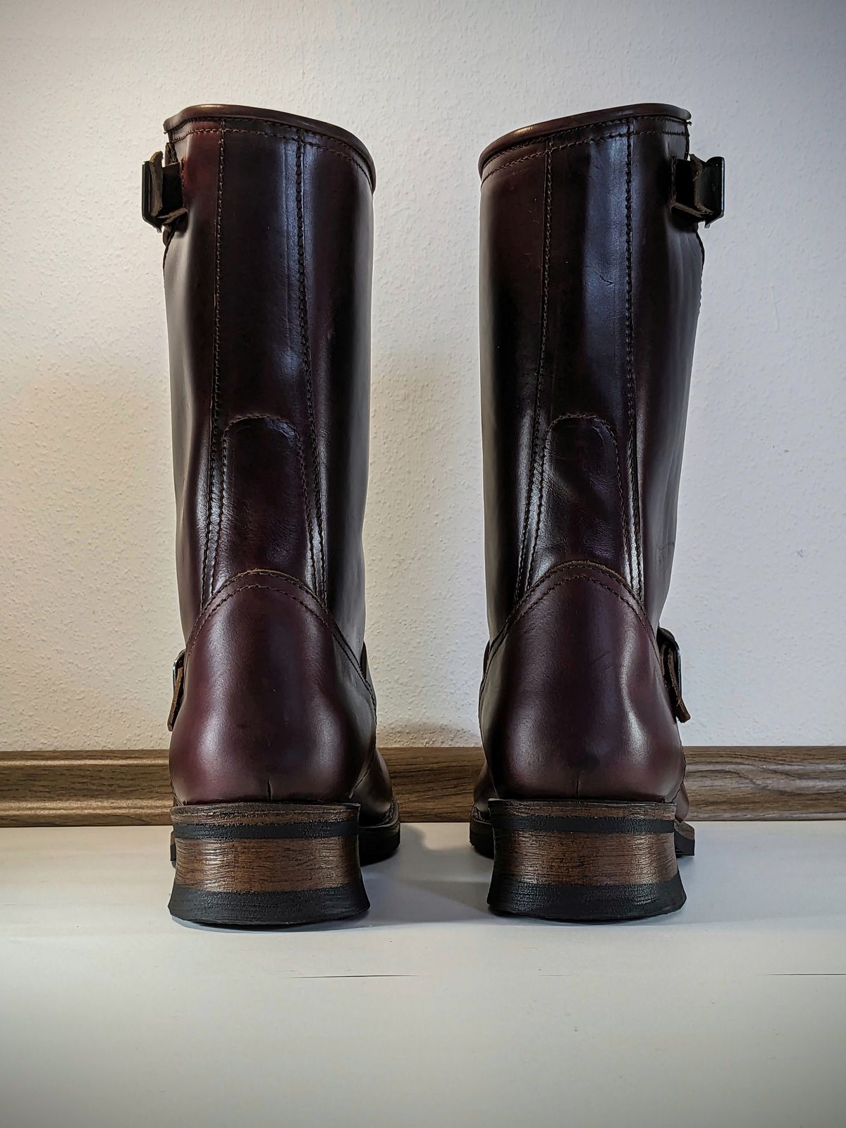 Photo by Rieslingspaschteit on October 1, 2023 of the Sendra Engineer Boot 18345 in Horween Color 8 Chromexcel.