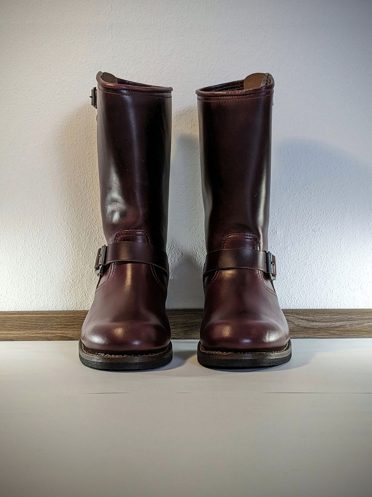 Photo by Rieslingspaschteit on October 1, 2023 of the Sendra Engineer Boot 18345 in Horween Color 8 Chromexcel.