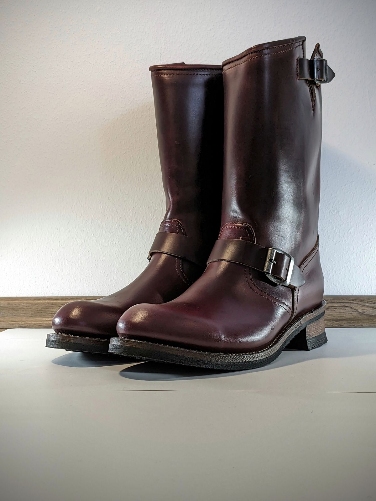 Photo by Rieslingspaschteit on October 1, 2023 of the Sendra Engineer Boot 18345 in Horween Color 8 Chromexcel.