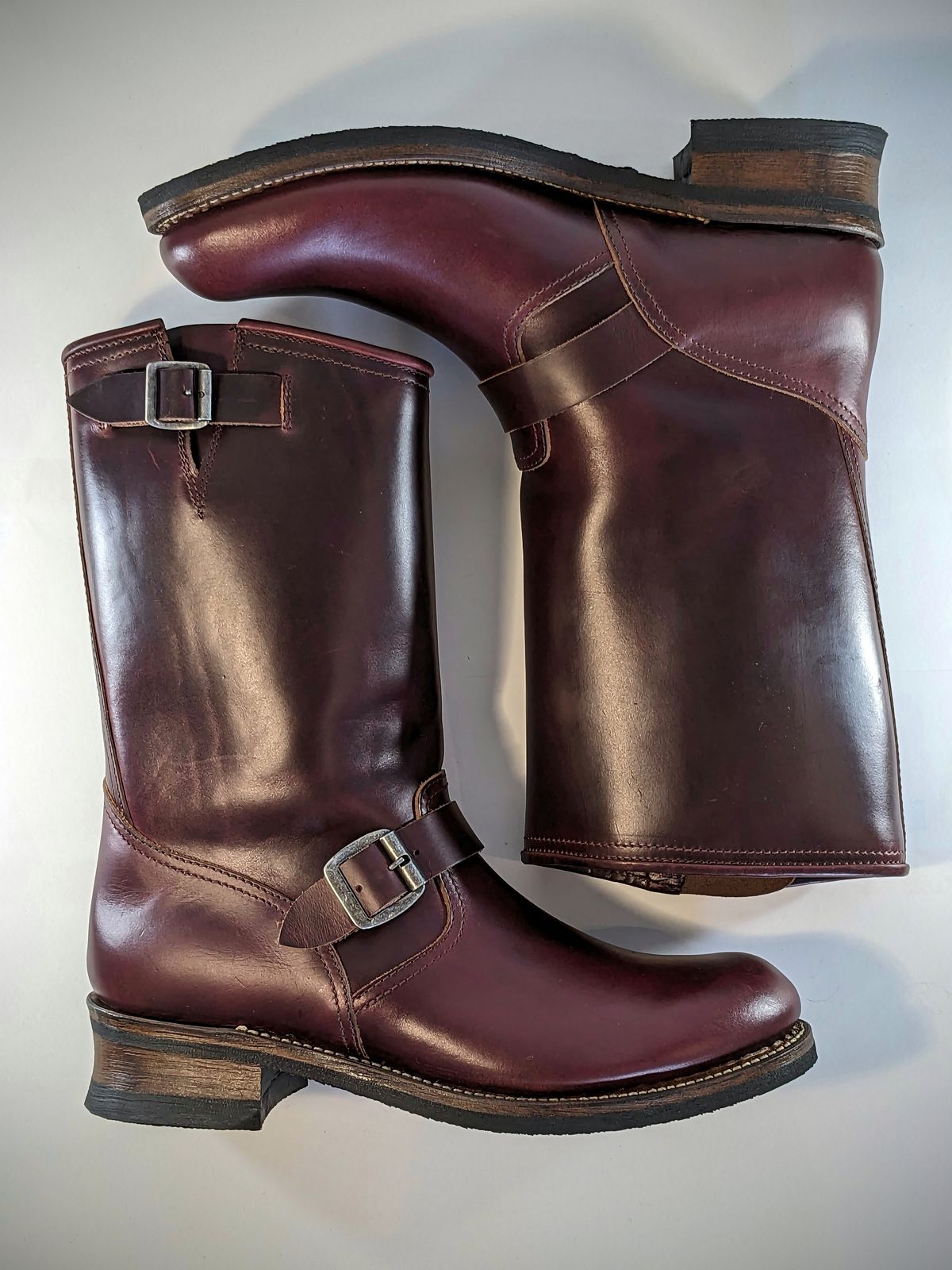 Photo by Rieslingspaschteit on October 1, 2023 of the Sendra Engineer Boot 18345 in Horween Color 8 Chromexcel.