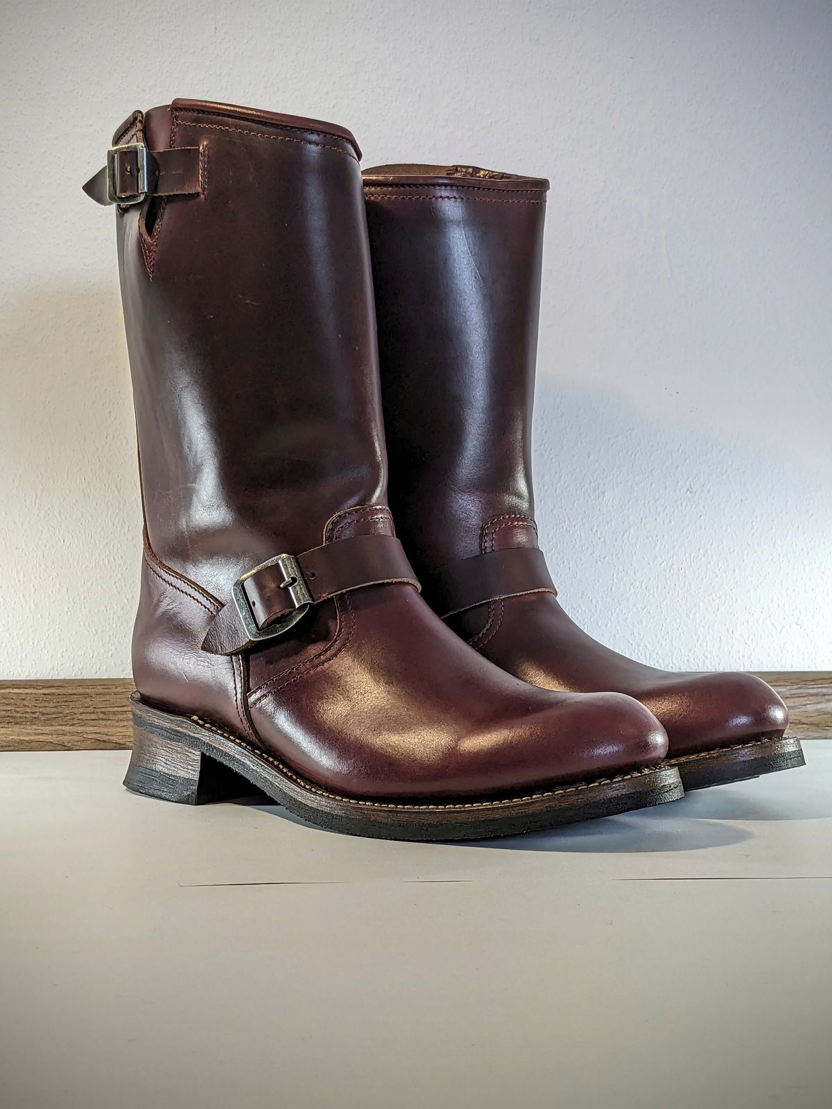 Photo by Rieslingspaschteit on October 1, 2023 of the Sendra Engineer Boot 18345 in Horween Color 8 Chromexcel.