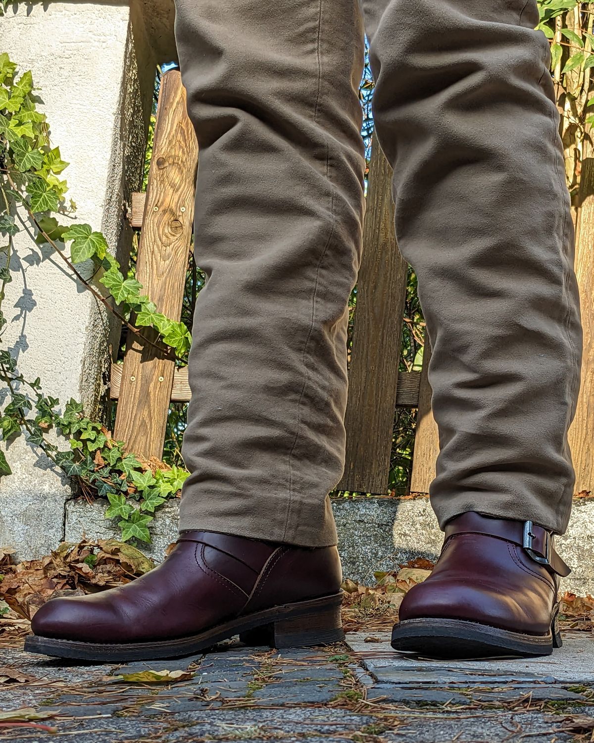 Photo by Rieslingspaschteit on October 6, 2023 of the Sendra Engineer Boot 18345 in Horween Color 8 Chromexcel.
