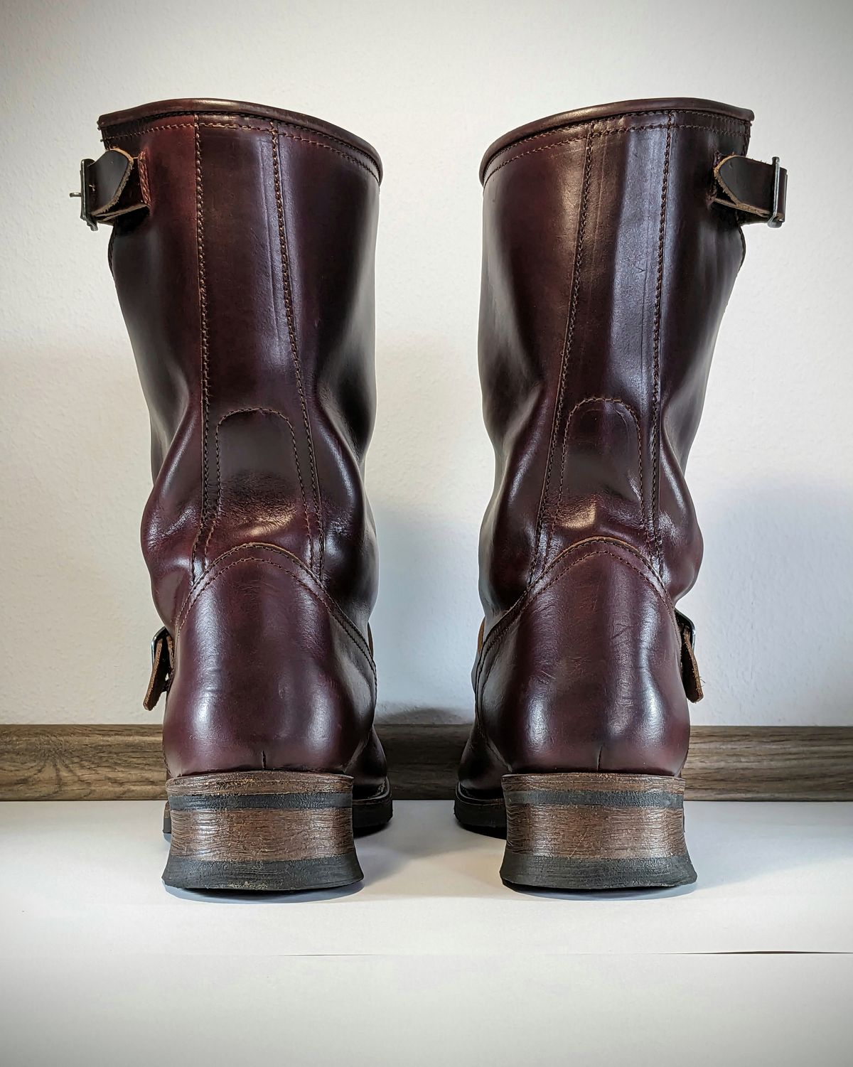 Photo by Rieslingspaschteit on November 1, 2023 of the Sendra Engineer Boot 18345 in Horween Color 8 Chromexcel.
